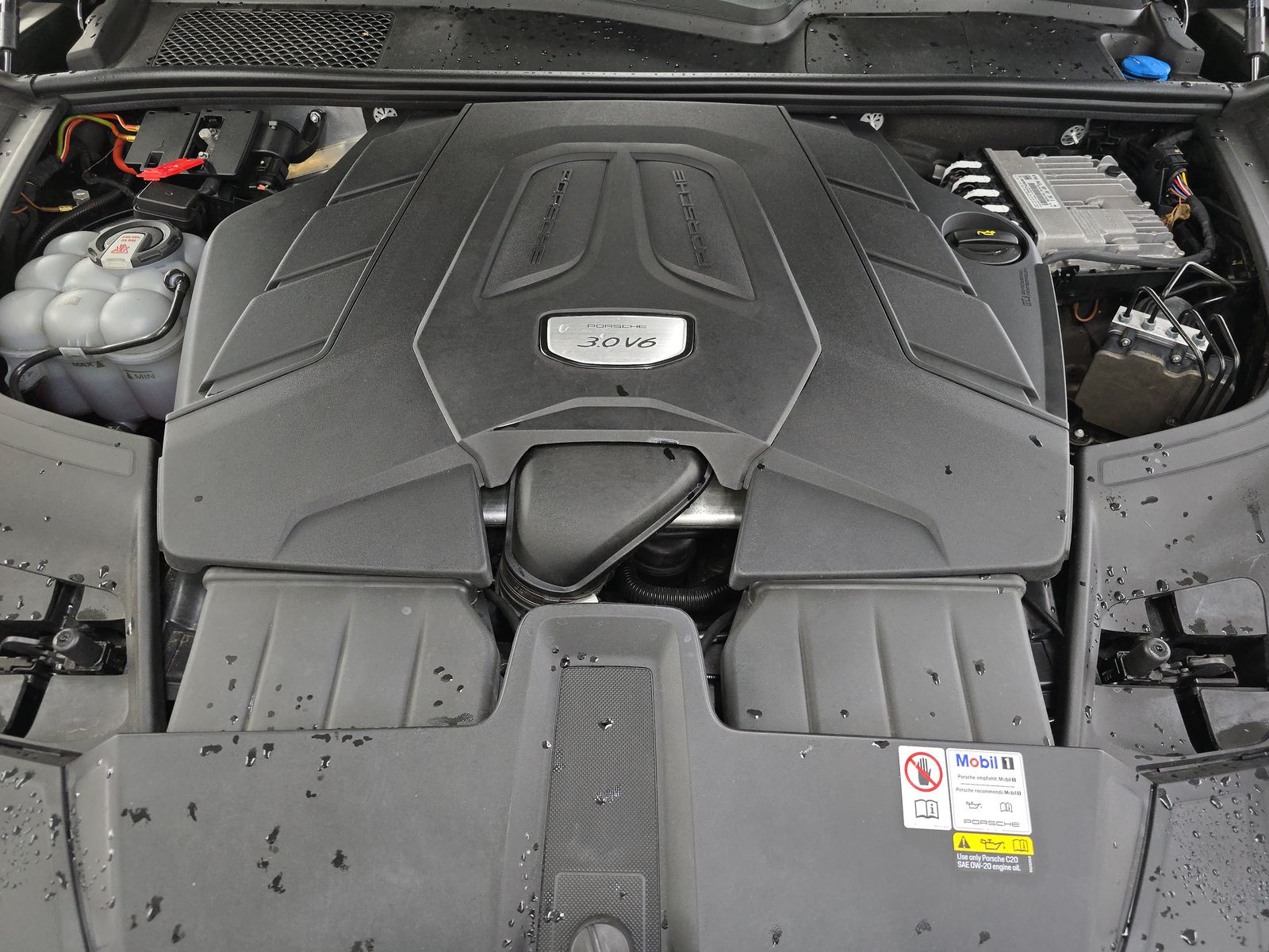 2023 Porsche Cayenne Platinum Edition AWD