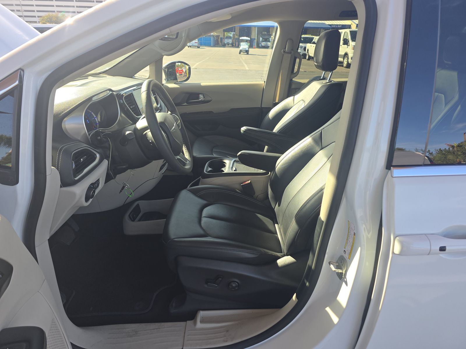 2024 Chrysler Pacifica Hybrid Select FWD