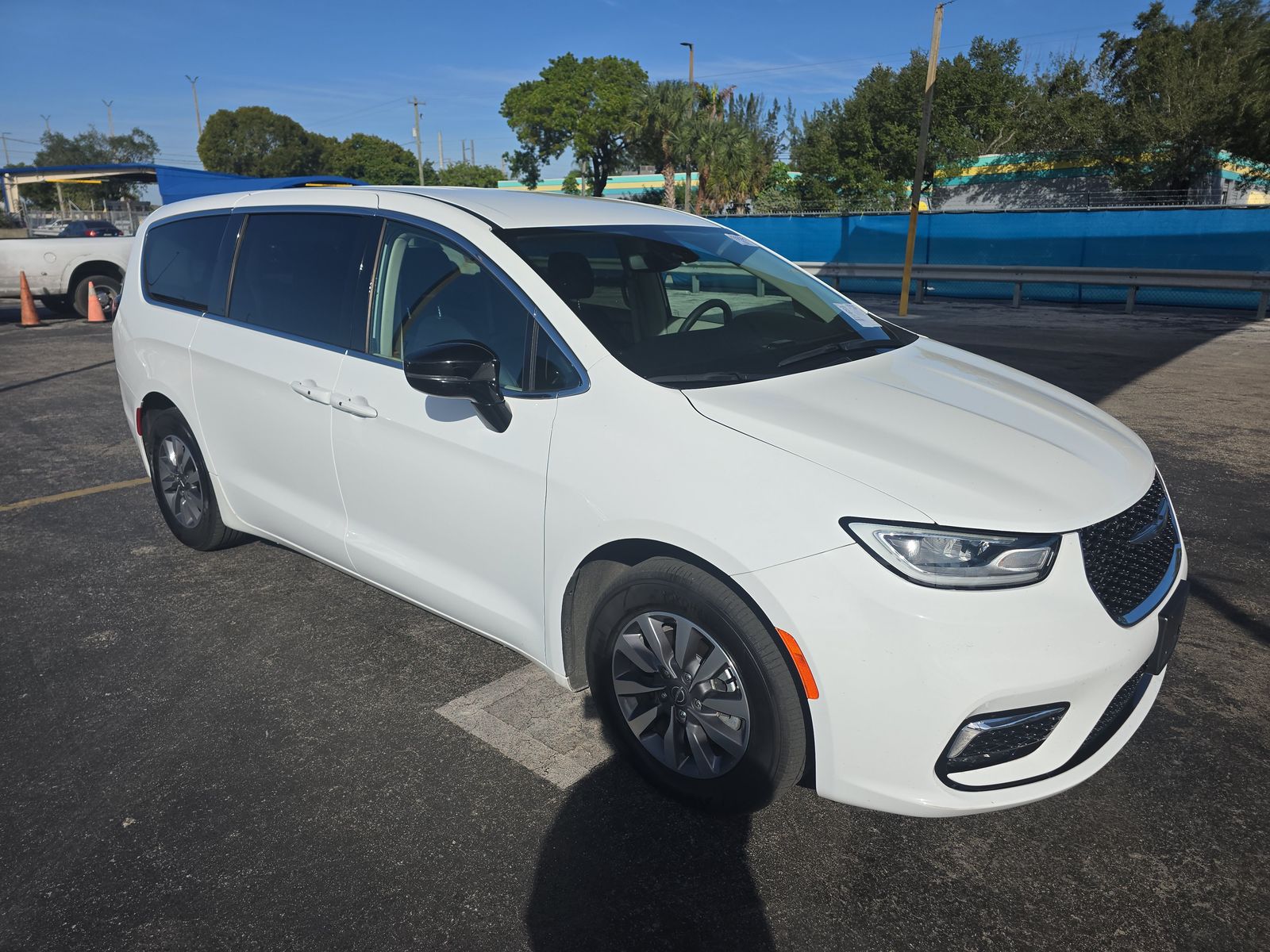 2024 Chrysler Pacifica Hybrid Select FWD