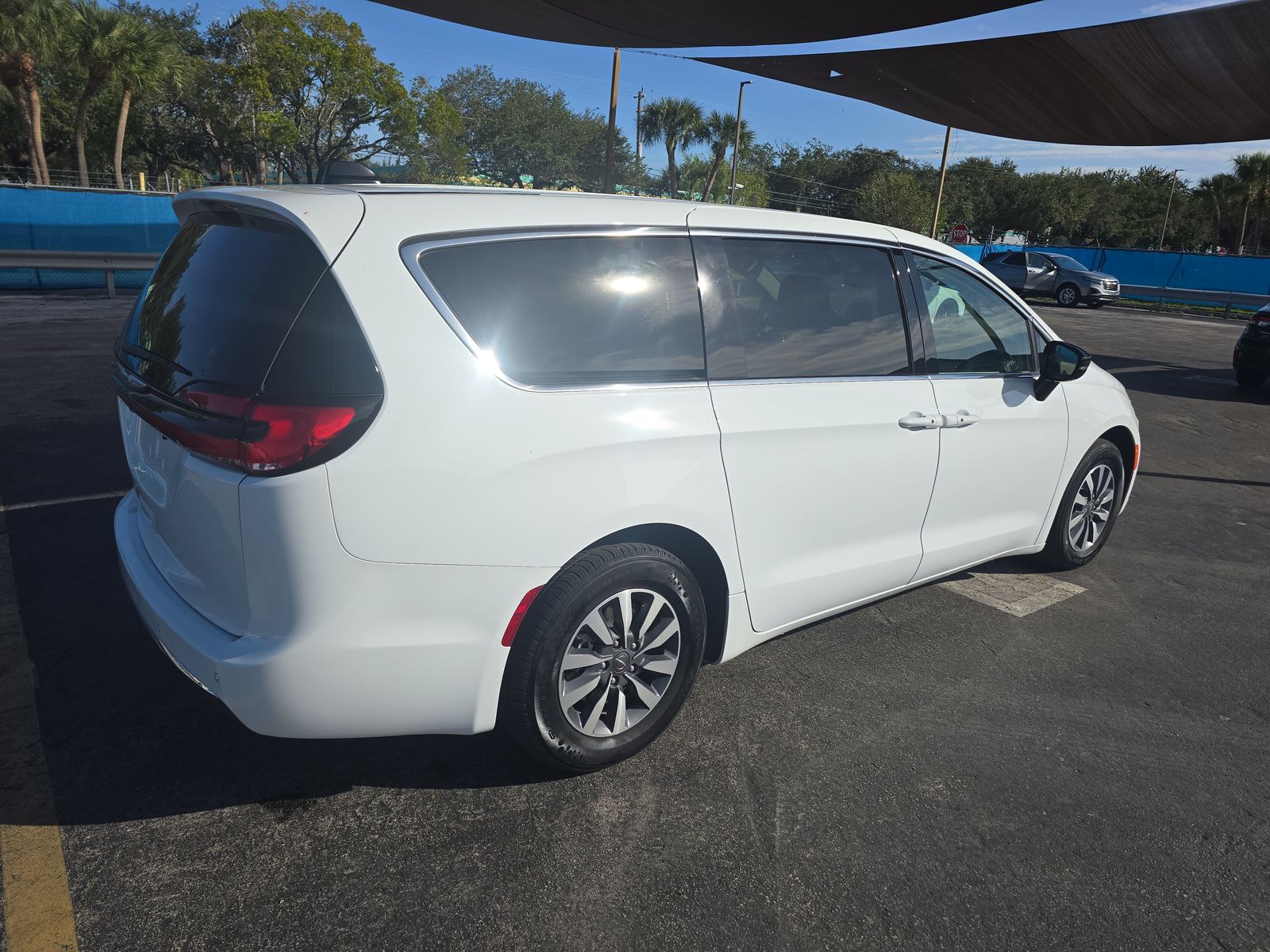 2024 Chrysler Pacifica Hybrid Select FWD