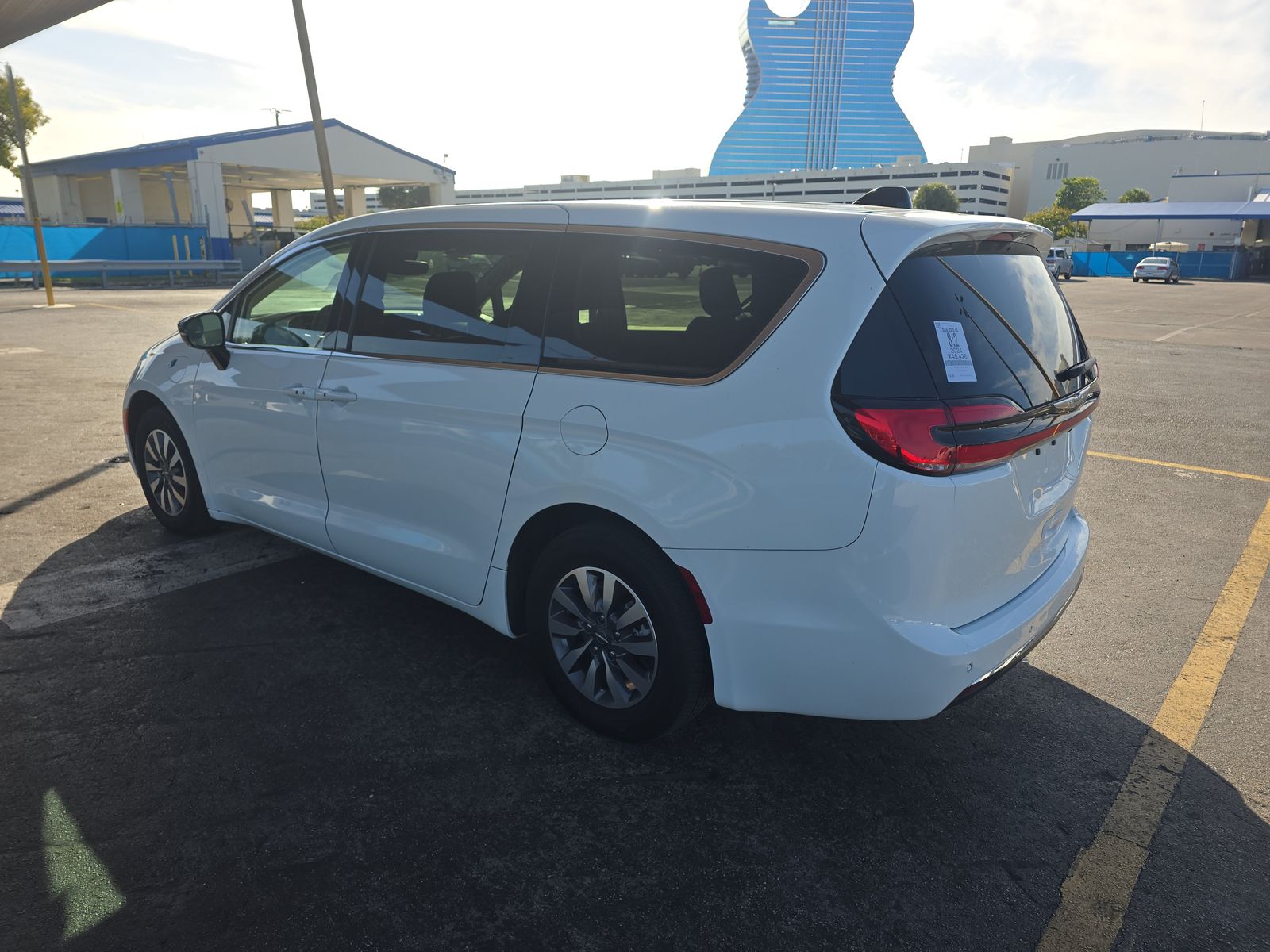 2024 Chrysler Pacifica Hybrid Select FWD