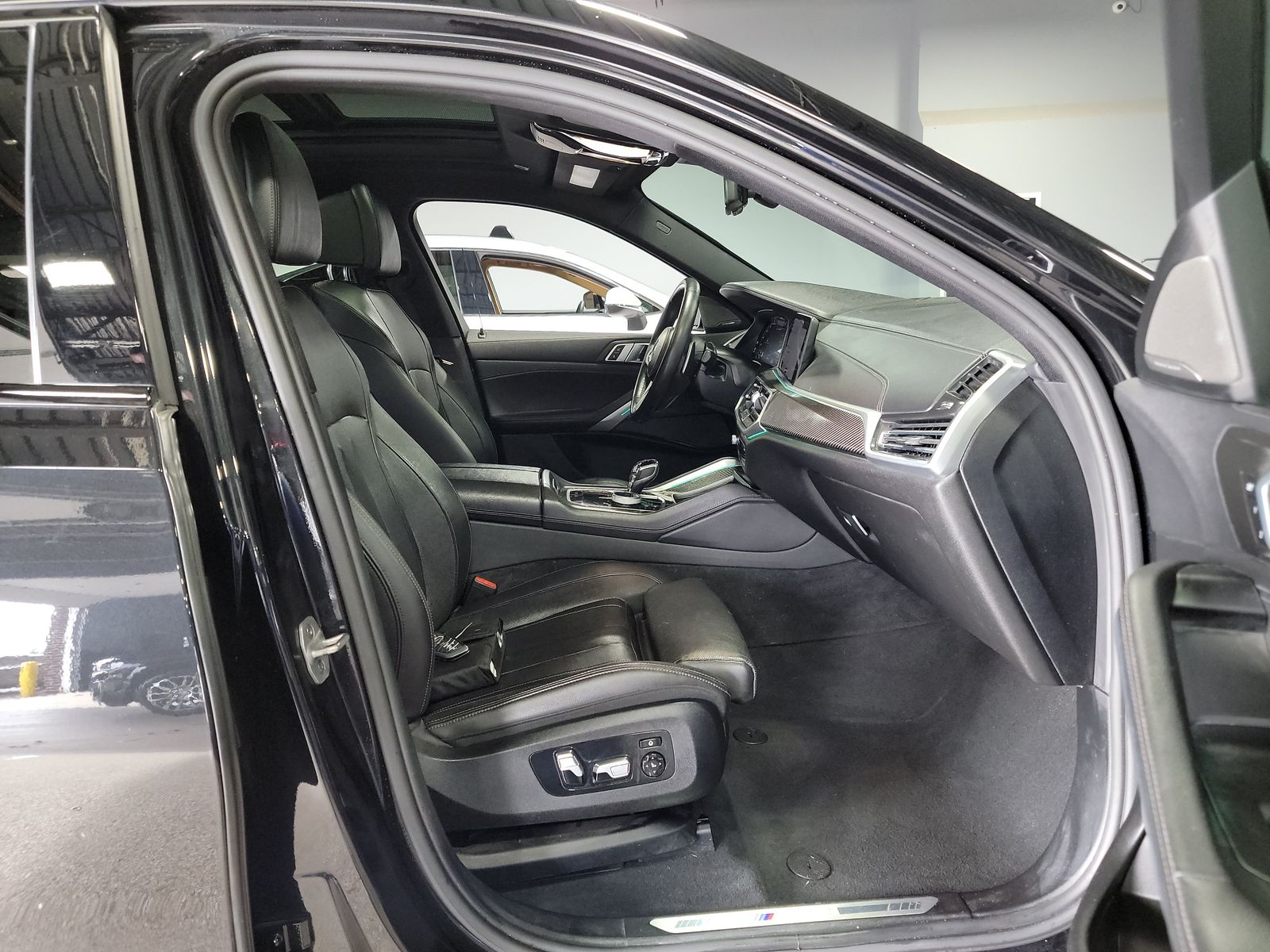 2021 BMW X6 M50i AWD