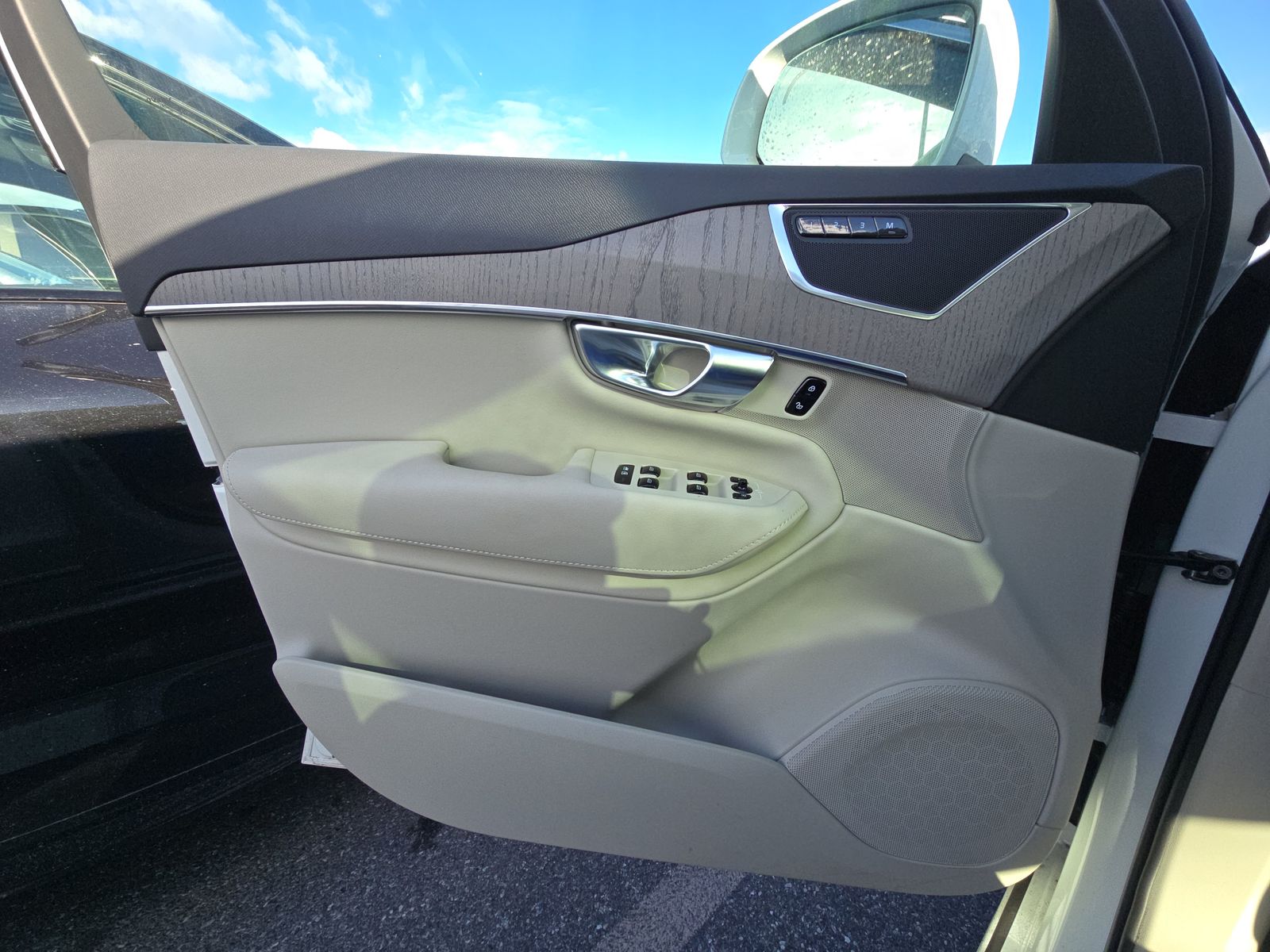 2025 Volvo XC90 B5 Plus AWD