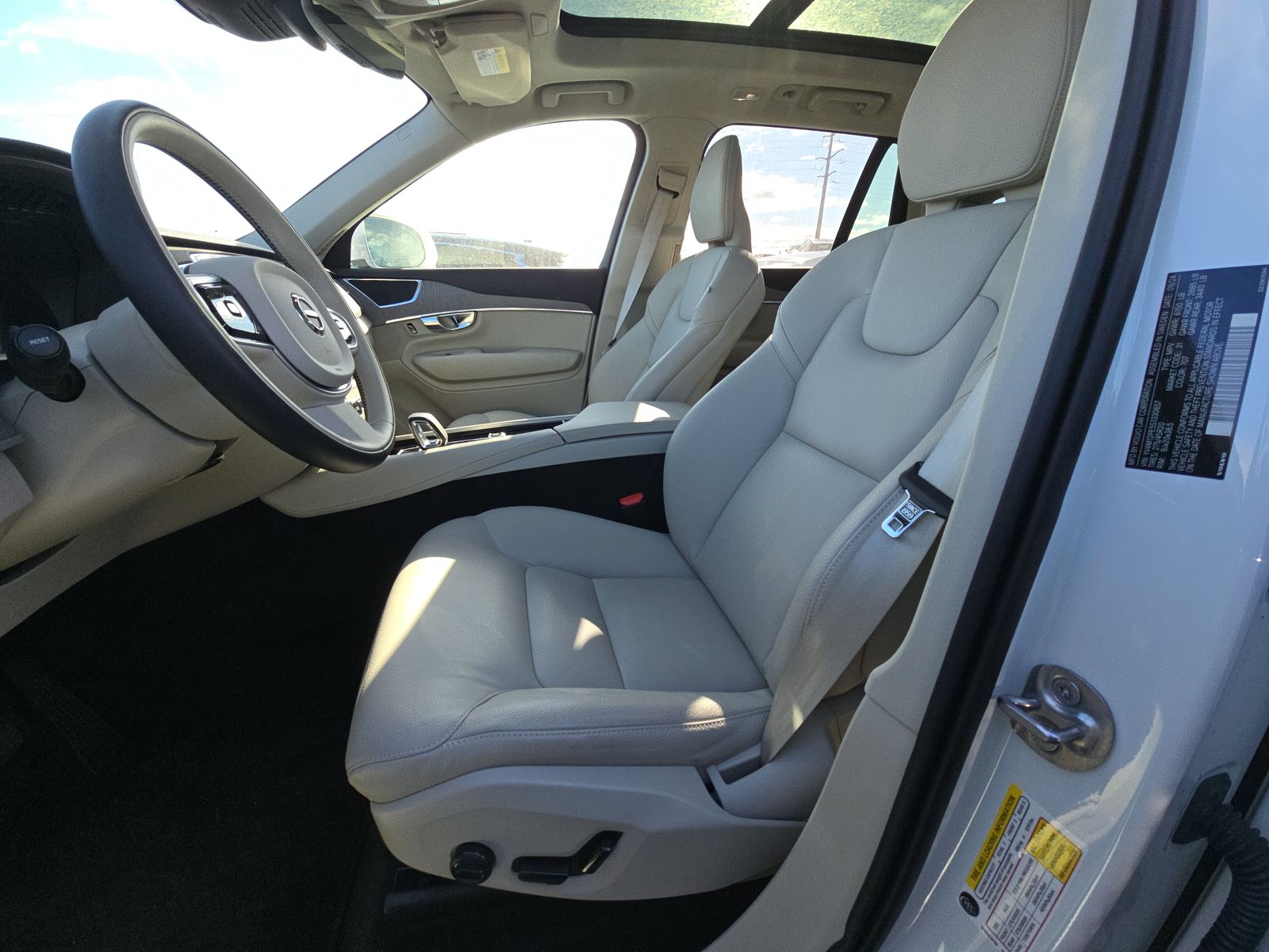 2025 Volvo XC90 B5 Plus AWD