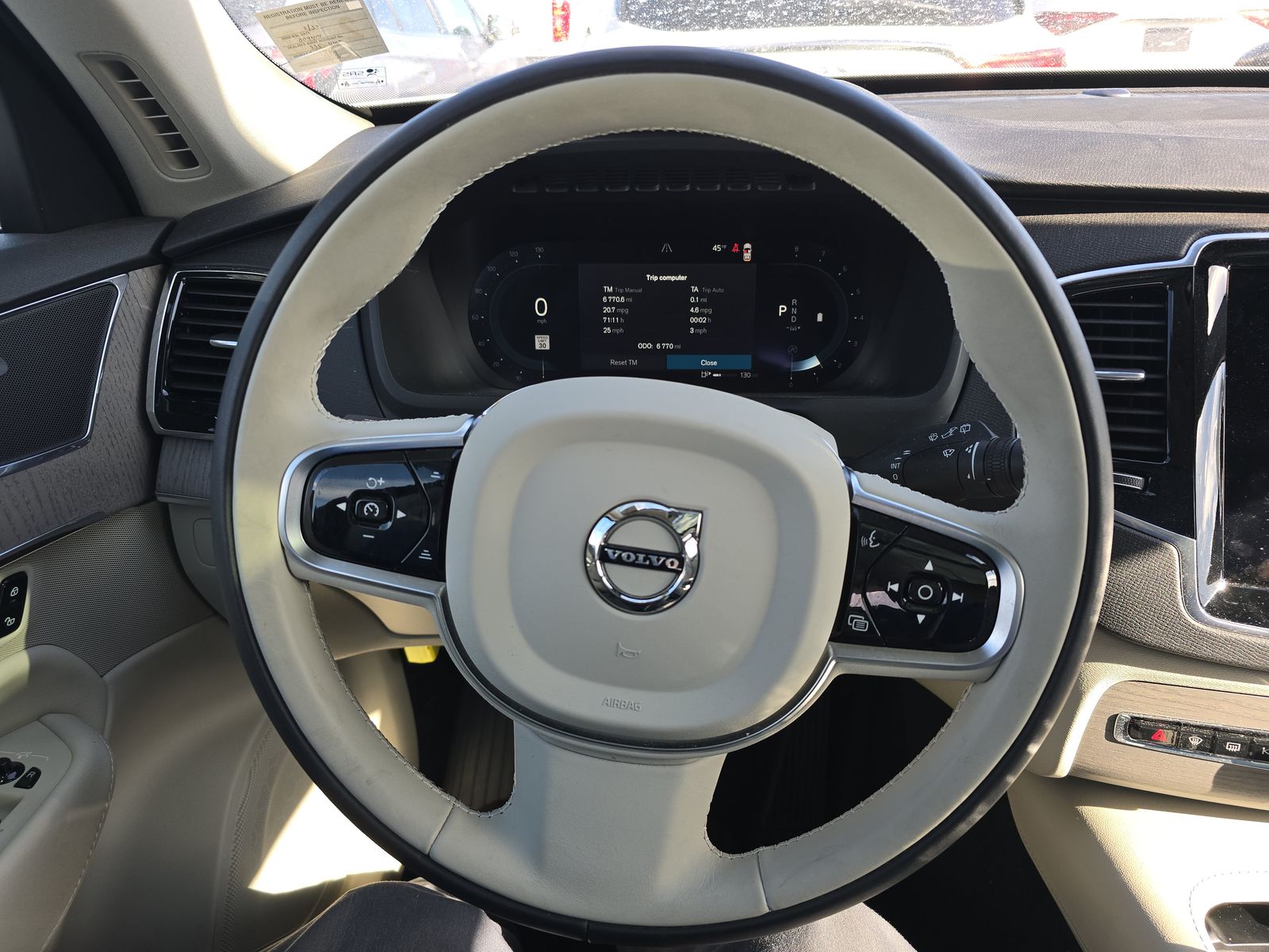 2025 Volvo XC90 B5 Plus AWD