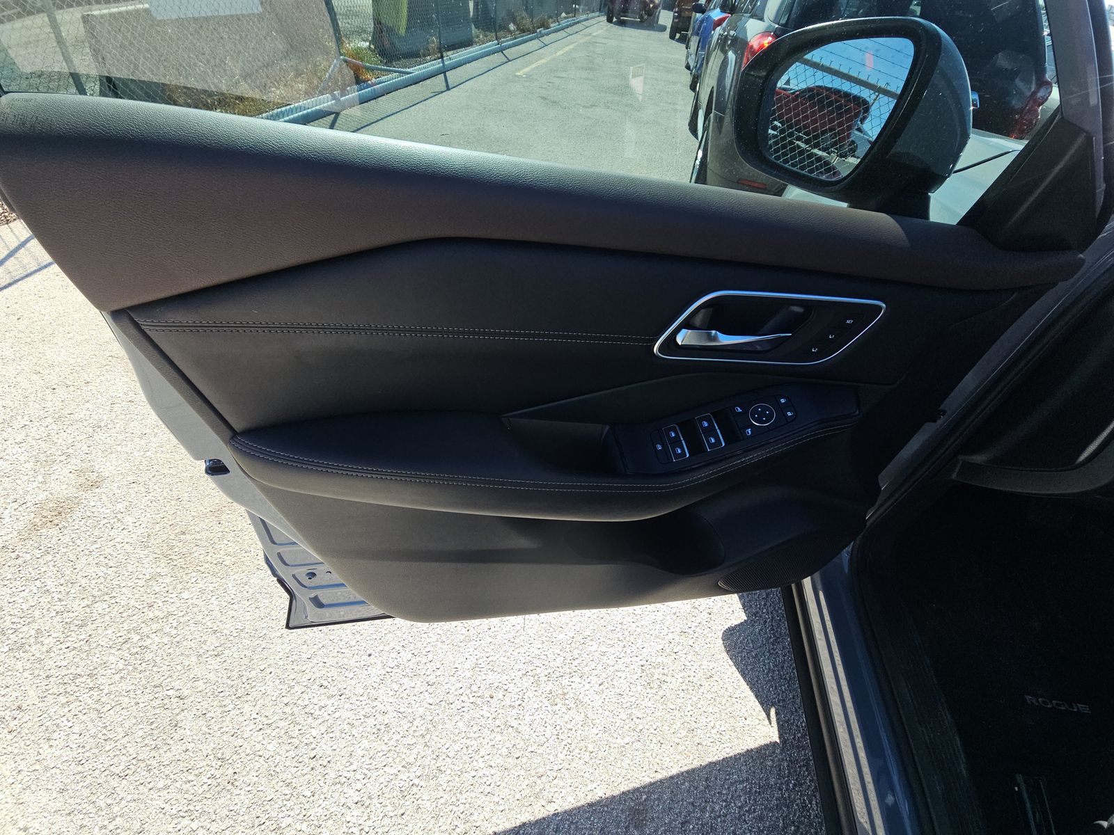 2023 Nissan Rogue Platinum FWD