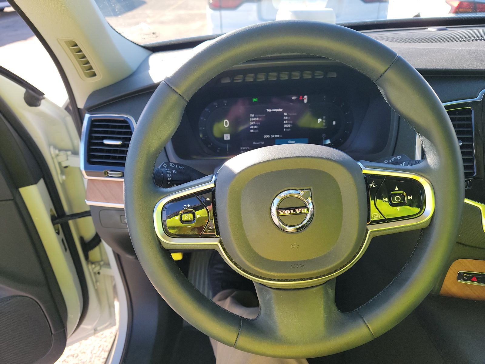 2023 Volvo XC90 B6 Plus AWD