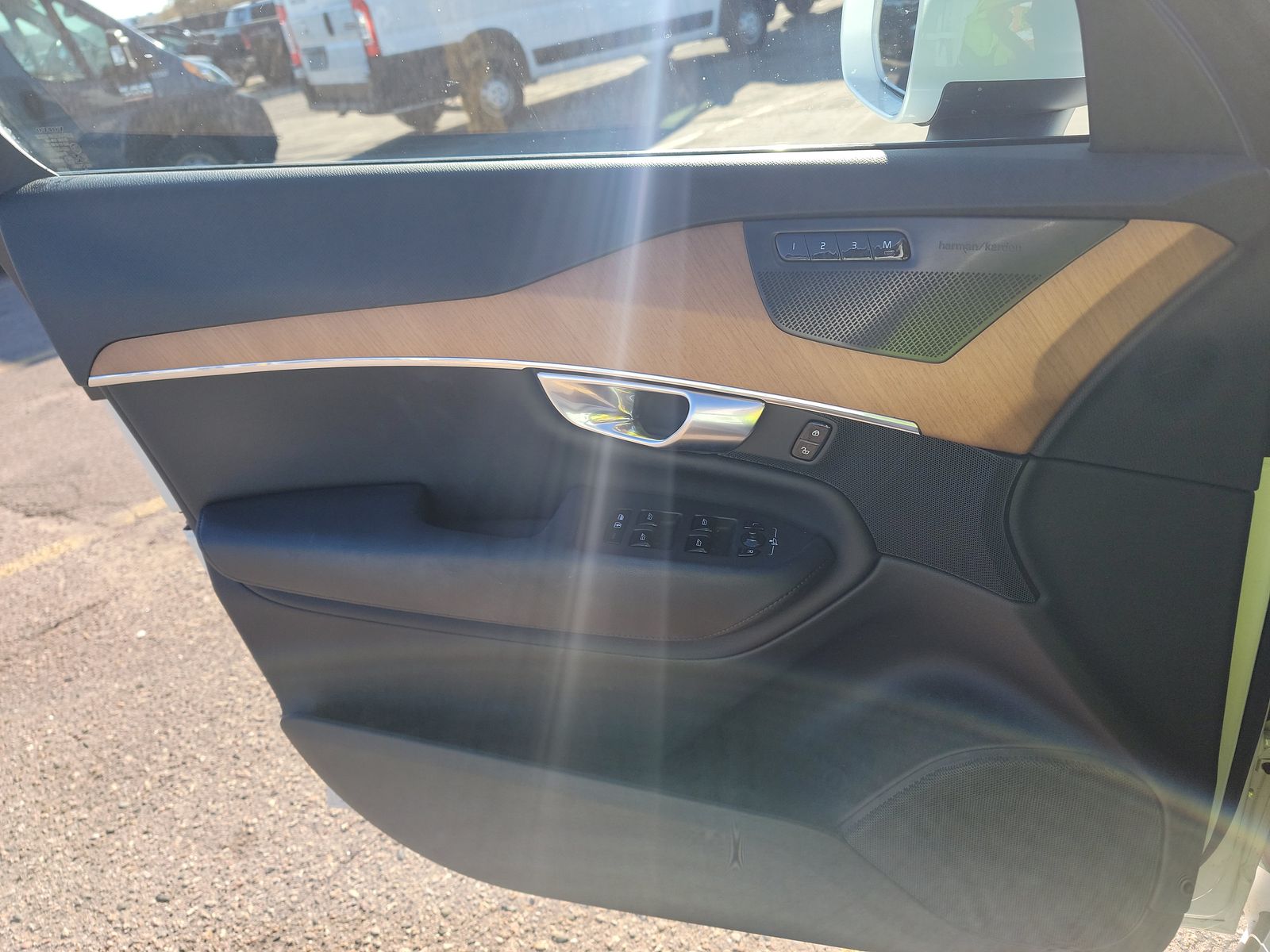 2023 Volvo XC90 B6 Plus AWD