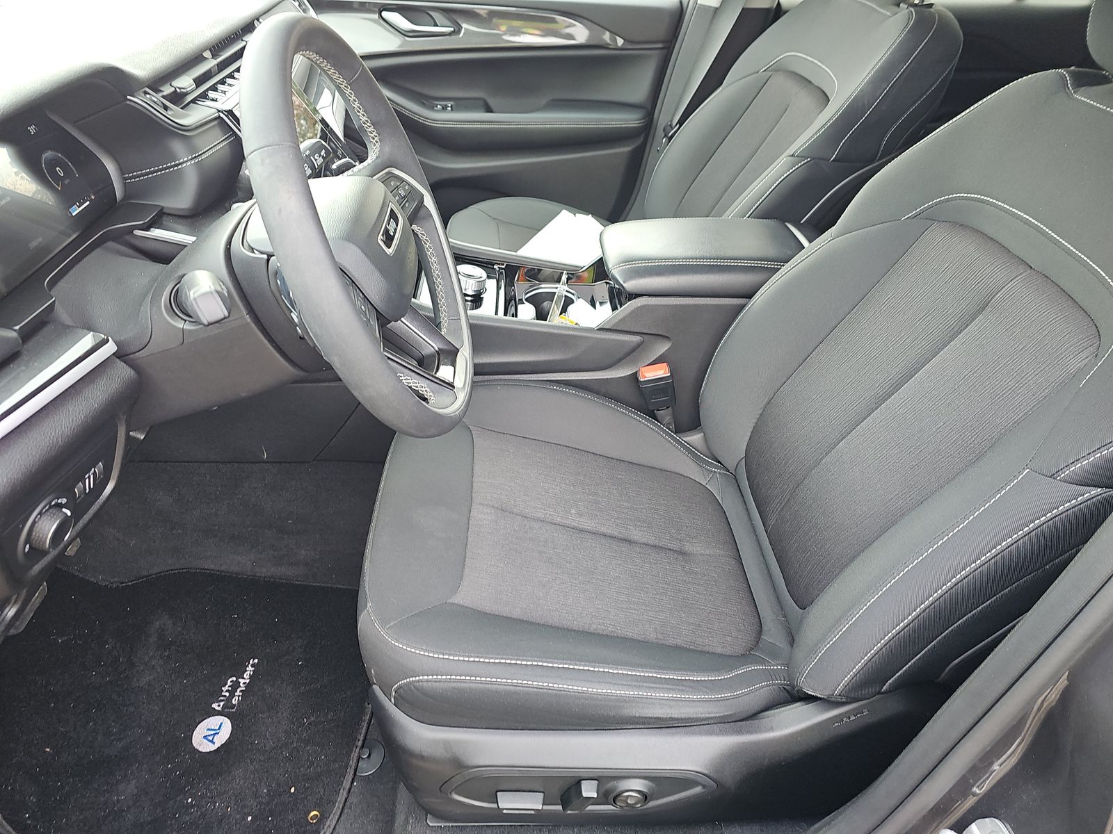 2023 Jeep Grand Cherokee Laredo AWD