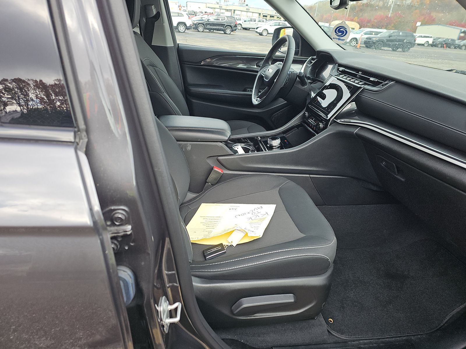 2023 Jeep Grand Cherokee Laredo AWD