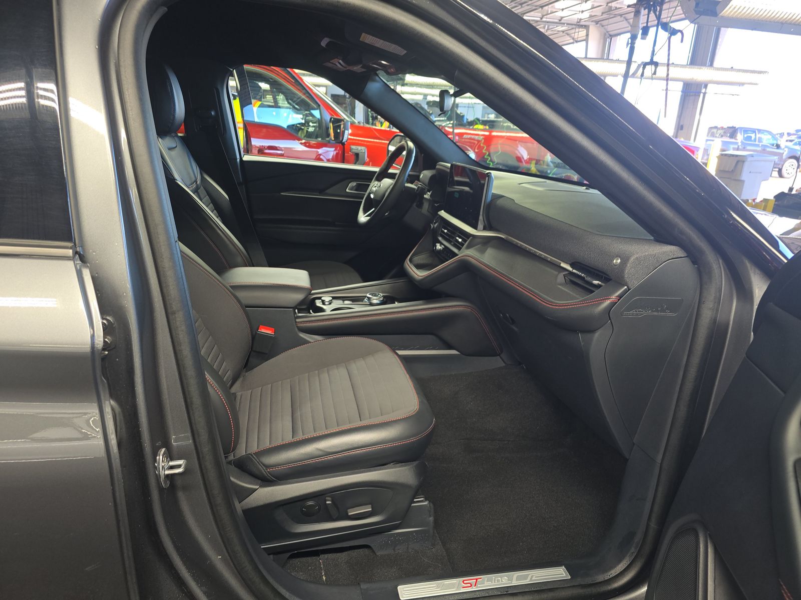 2025 Ford Explorer ST-Line AWD