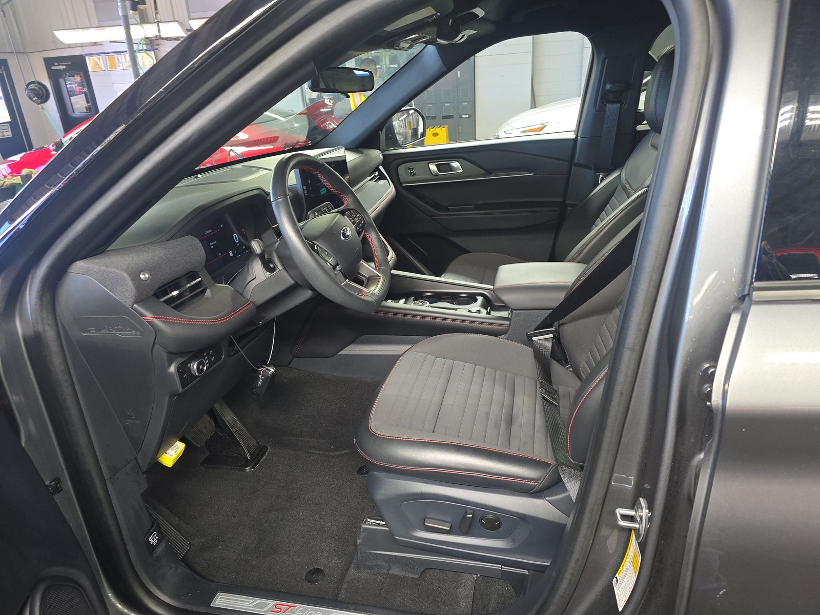 2025 Ford Explorer ST-Line AWD