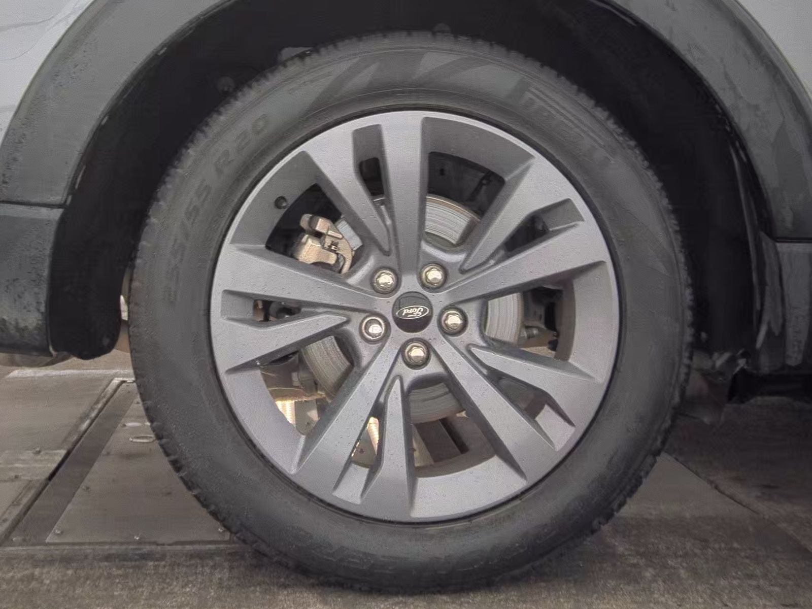 2023 Ford Explorer XLT RWD