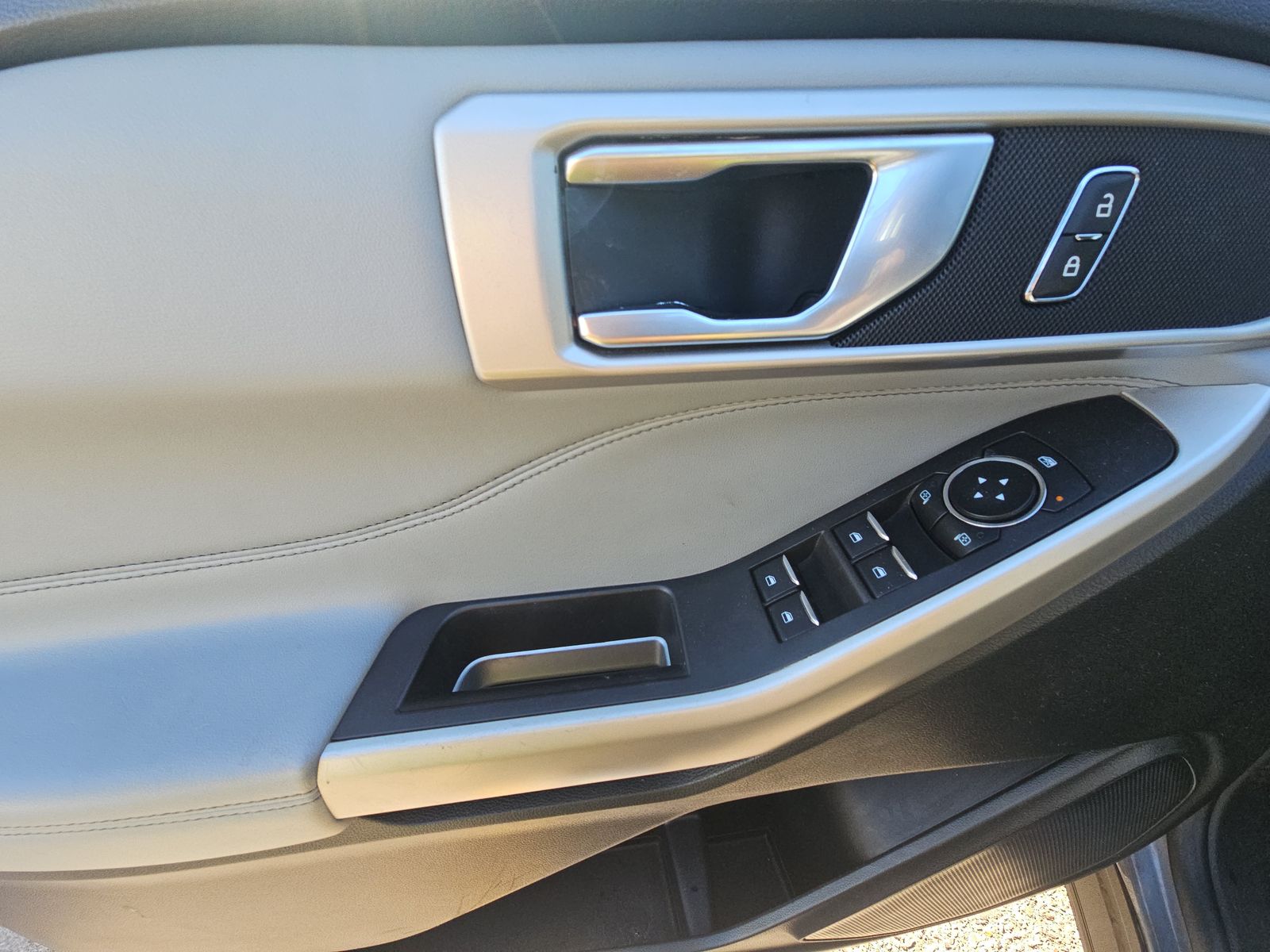 2023 Ford Explorer XLT RWD