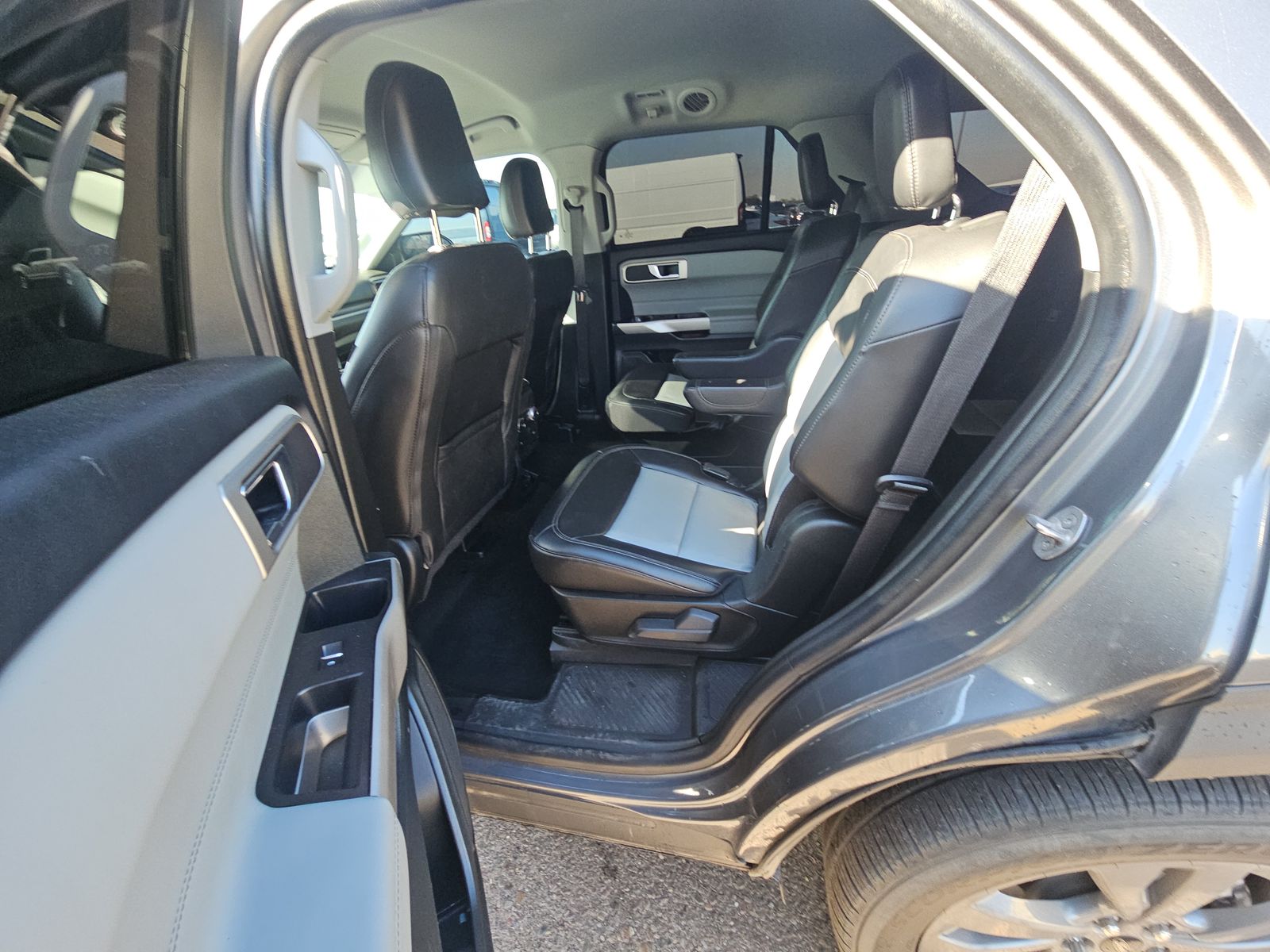 2023 Ford Explorer XLT RWD