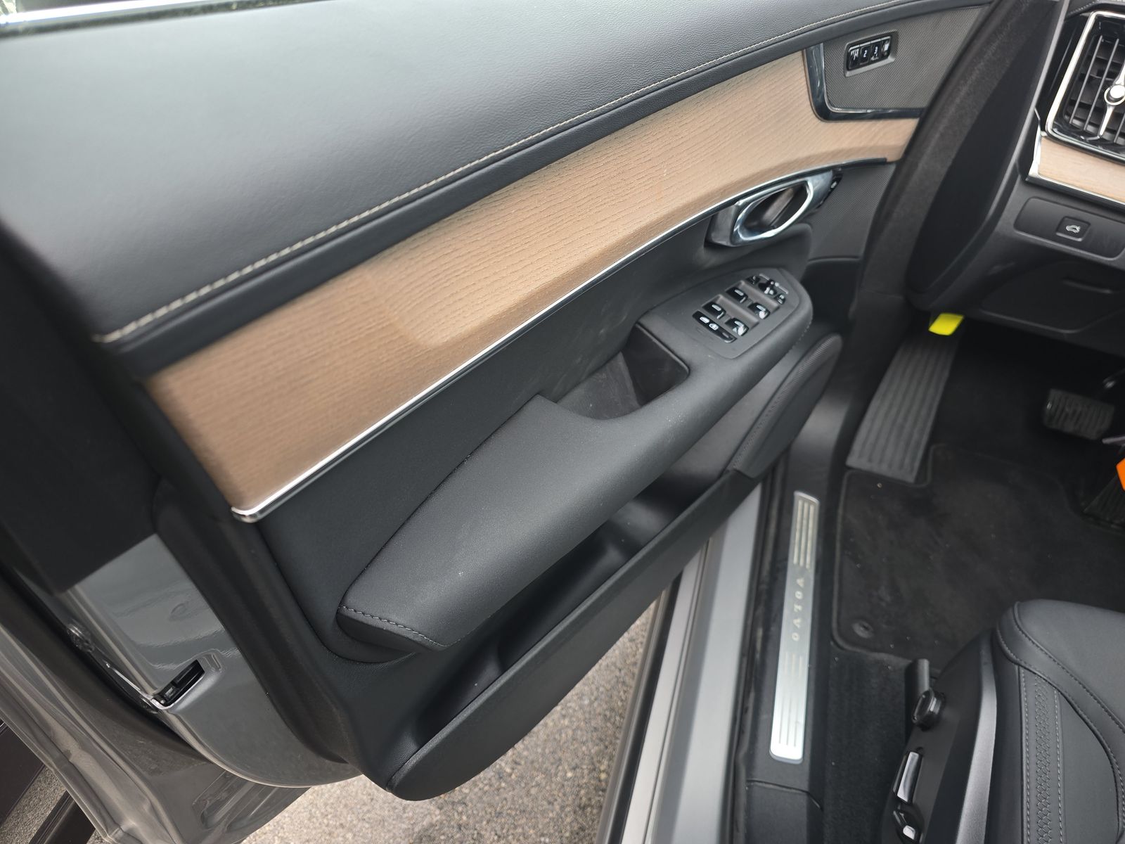 2025 Volvo XC90 B6 Plus AWD