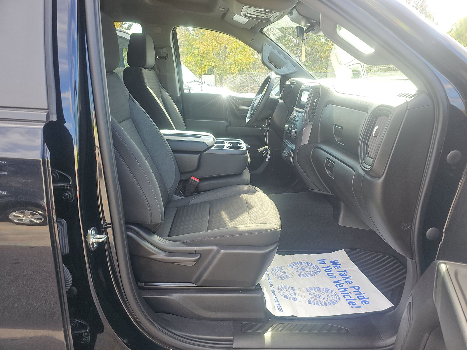 2022 Chevrolet Silverado 1500 Custom AWD