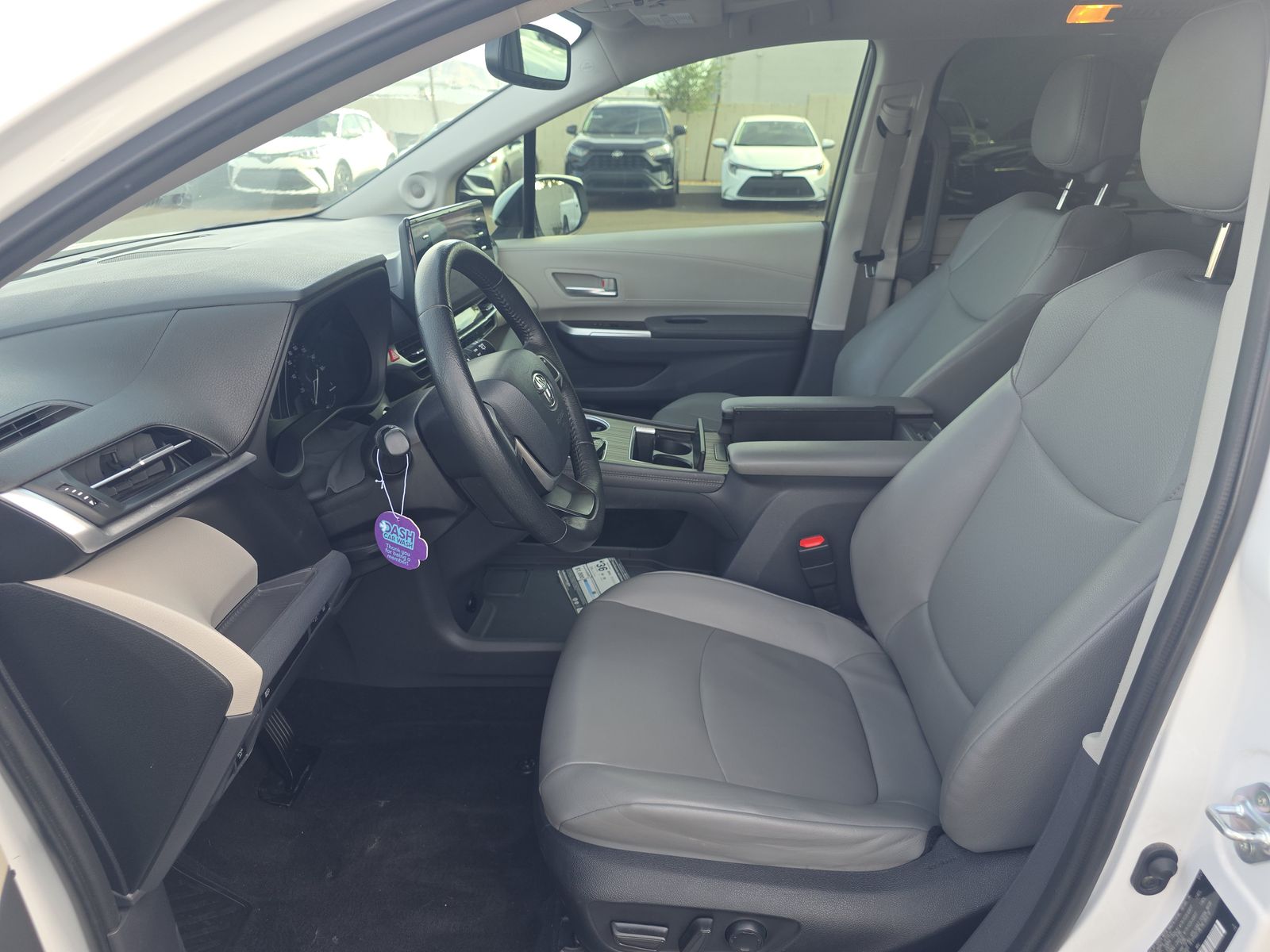 2022 Toyota Sienna XLE FWD