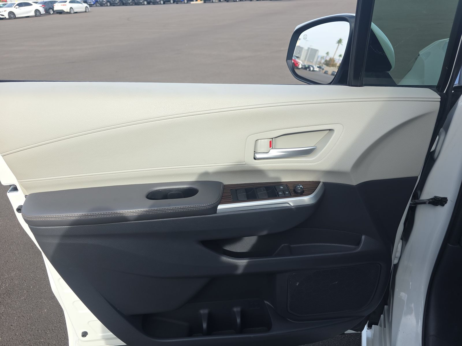 2022 Toyota Sienna XLE FWD