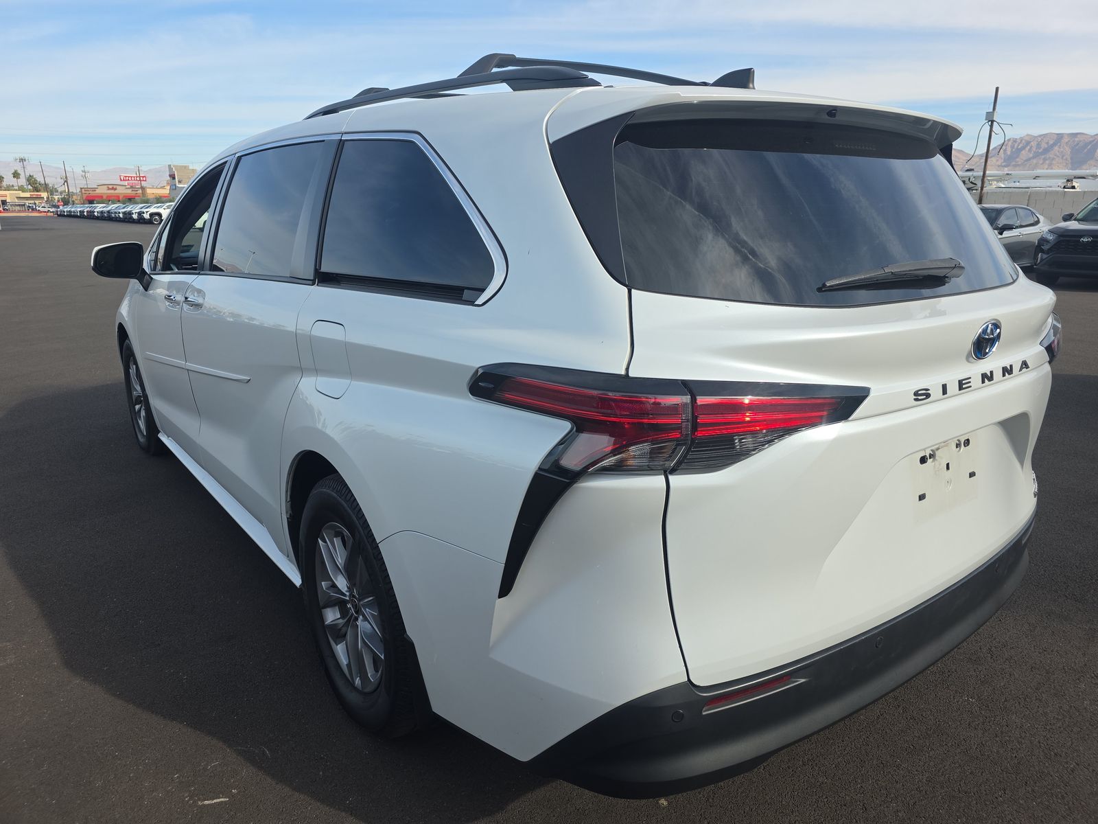 2022 Toyota Sienna XLE FWD