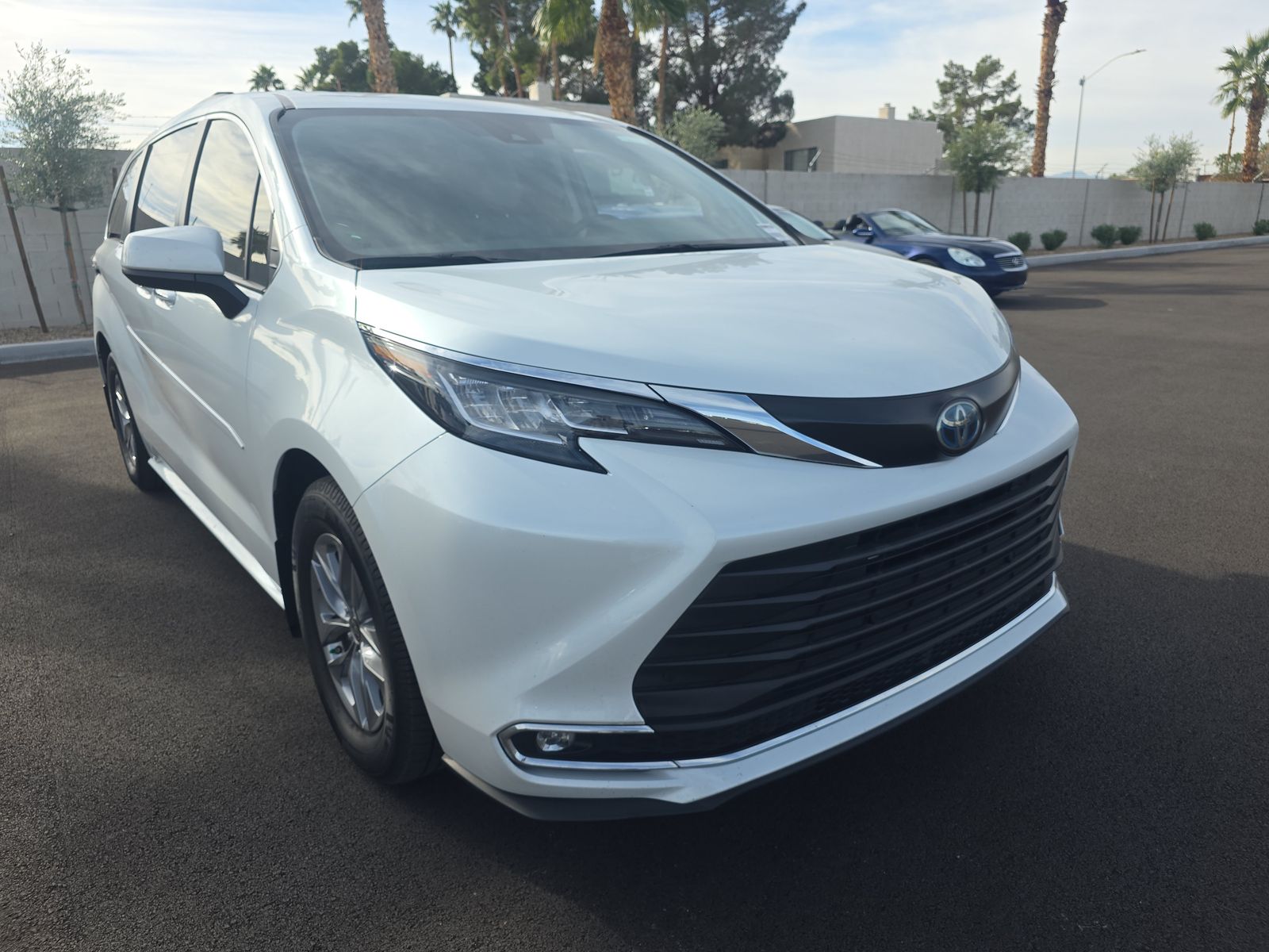2022 Toyota Sienna XLE FWD
