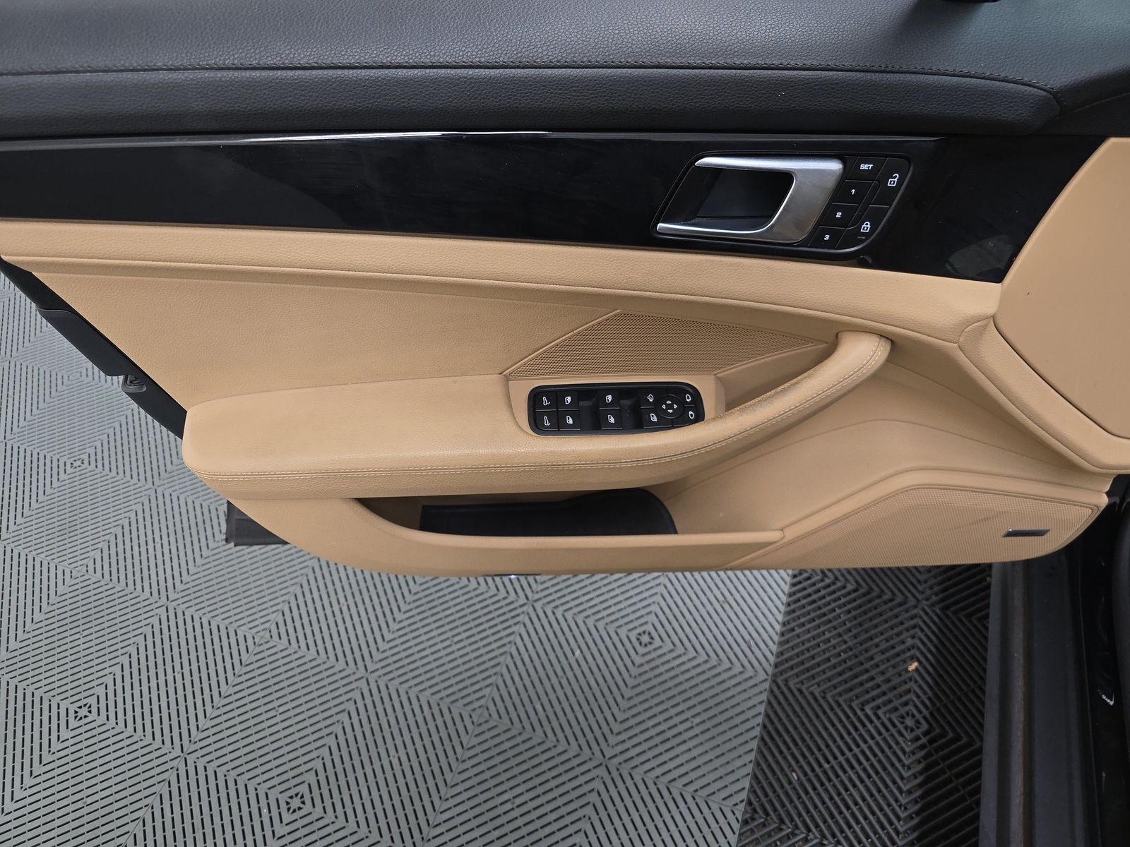 2023 Porsche Panamera 4 AWD