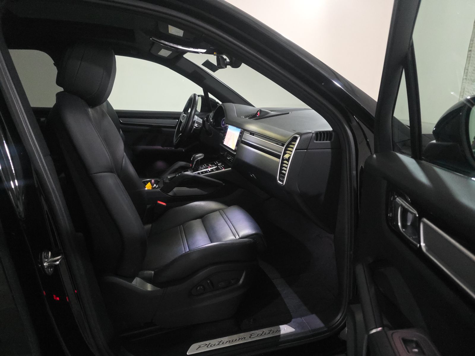 2023 Porsche Cayenne Platinum Edition AWD