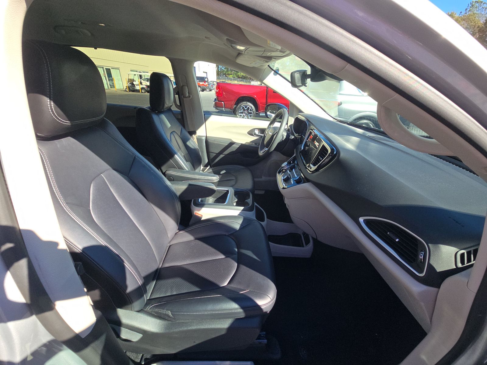 2024 Chrysler Pacifica Touring L FWD