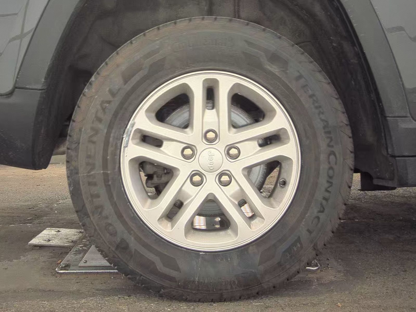 2023 Jeep Grand Cherokee Laredo AWD