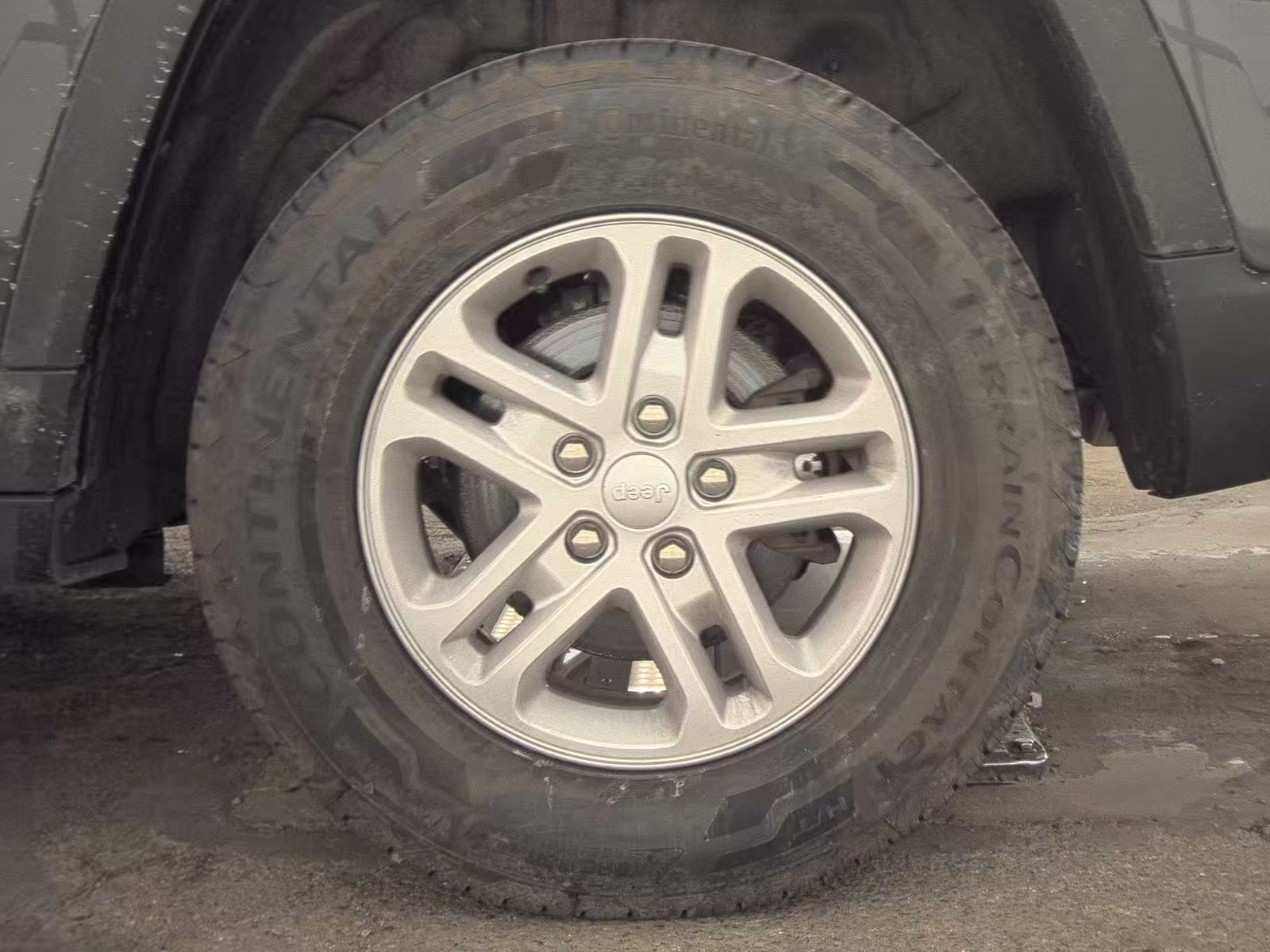 2023 Jeep Grand Cherokee Laredo AWD