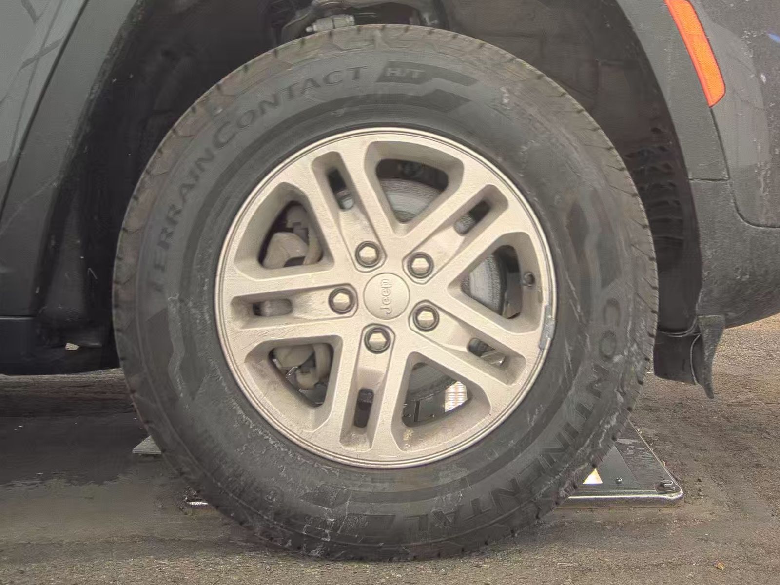 2023 Jeep Grand Cherokee Laredo AWD