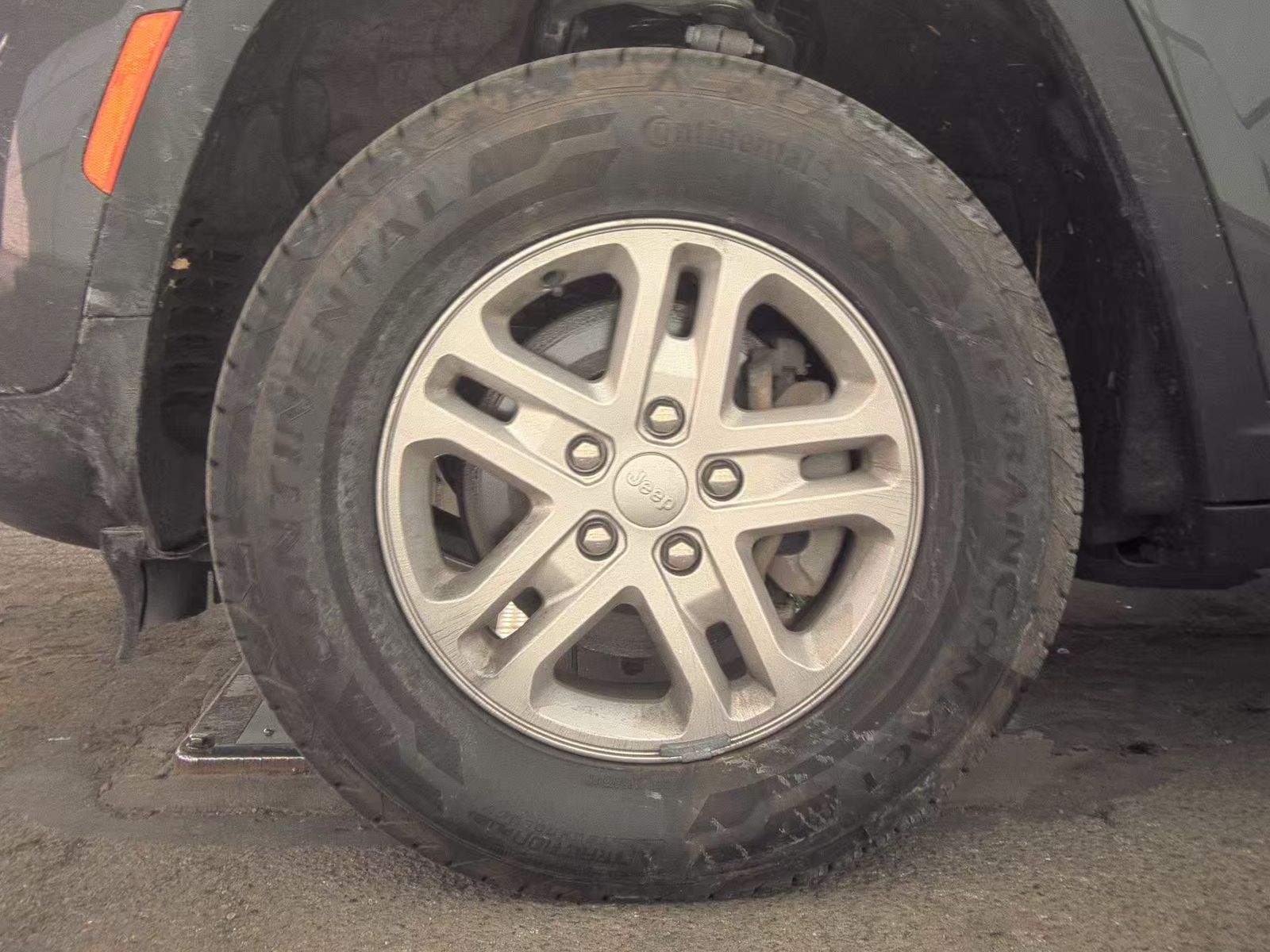 2023 Jeep Grand Cherokee Laredo AWD