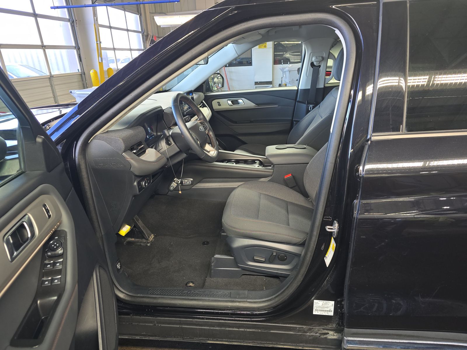 2025 Ford Explorer Active AWD