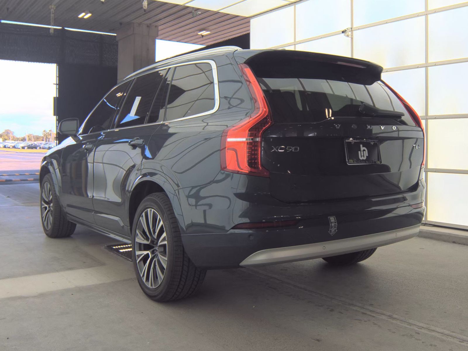 2022 Volvo XC90 T6 Momentum AWD
