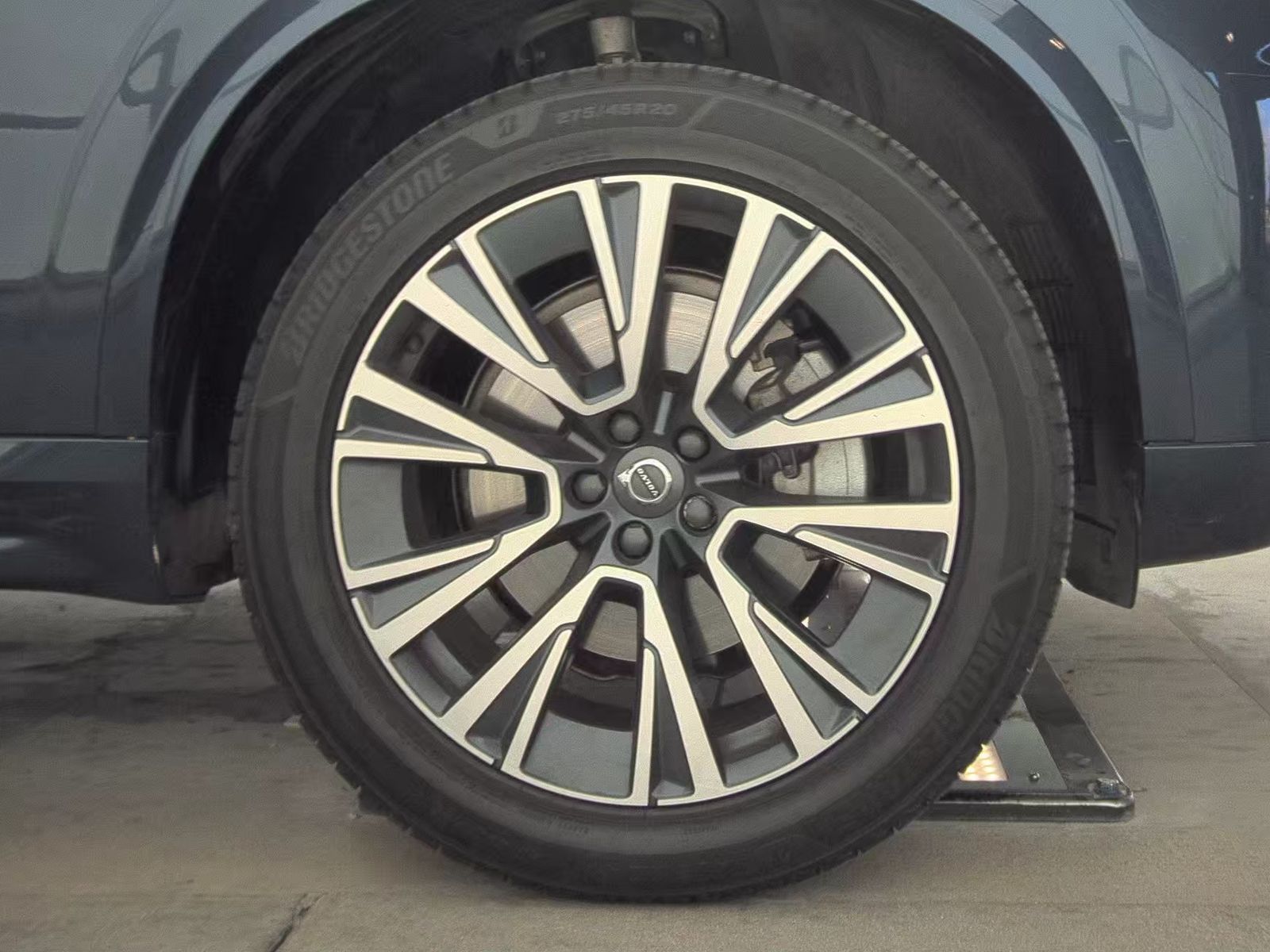 2022 Volvo XC90 T6 Momentum AWD