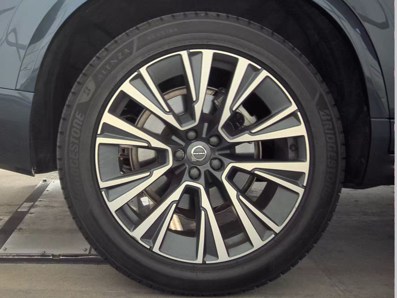 2022 Volvo XC90 T6 Momentum AWD