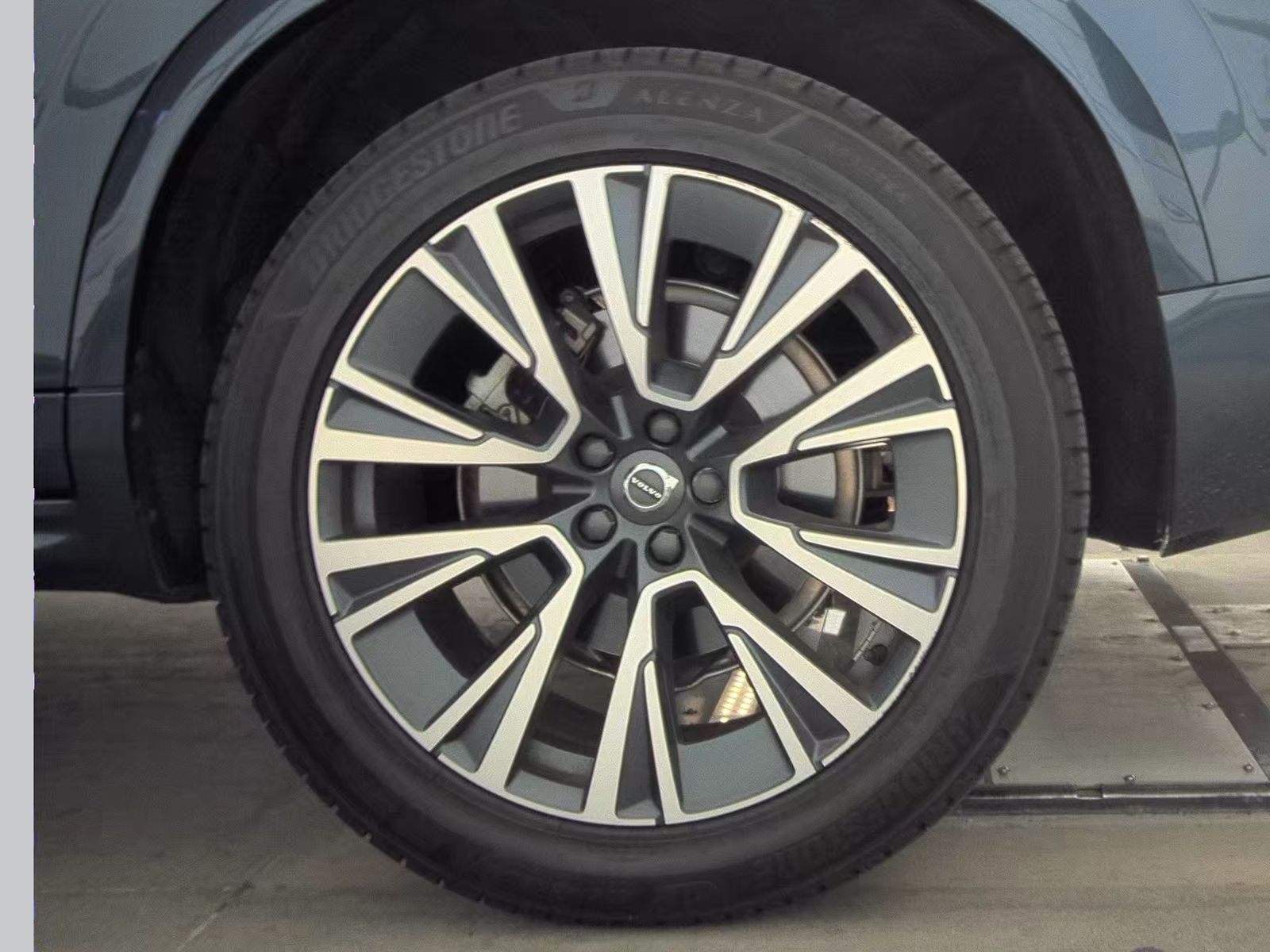 2022 Volvo XC90 T6 Momentum AWD