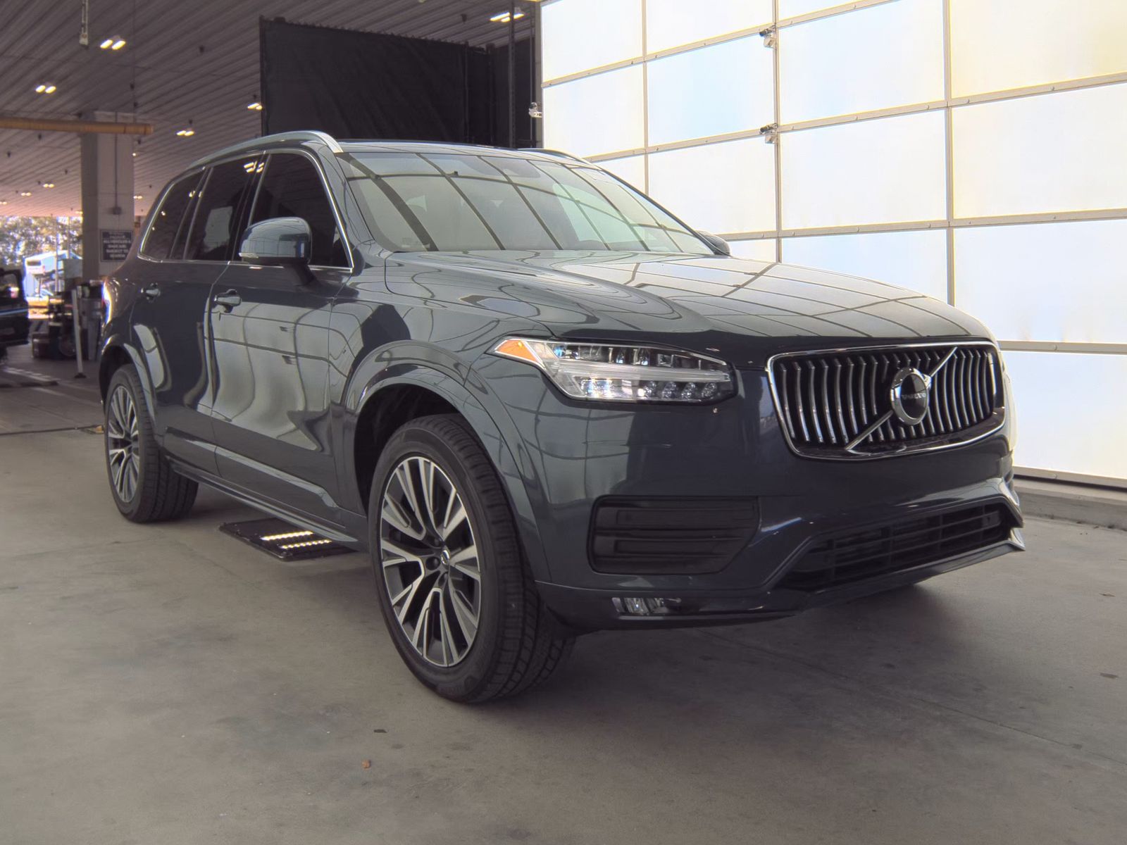 2022 Volvo XC90 T6 Momentum AWD