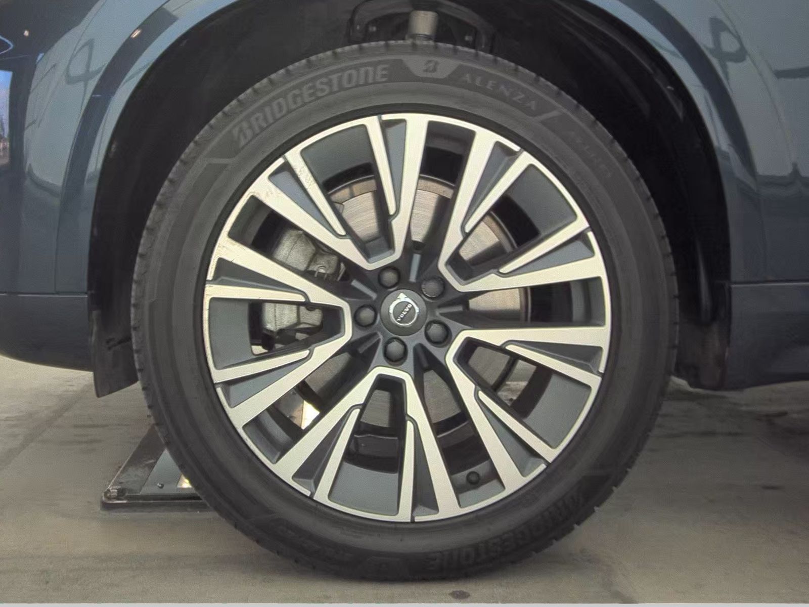 2022 Volvo XC90 T6 Momentum AWD