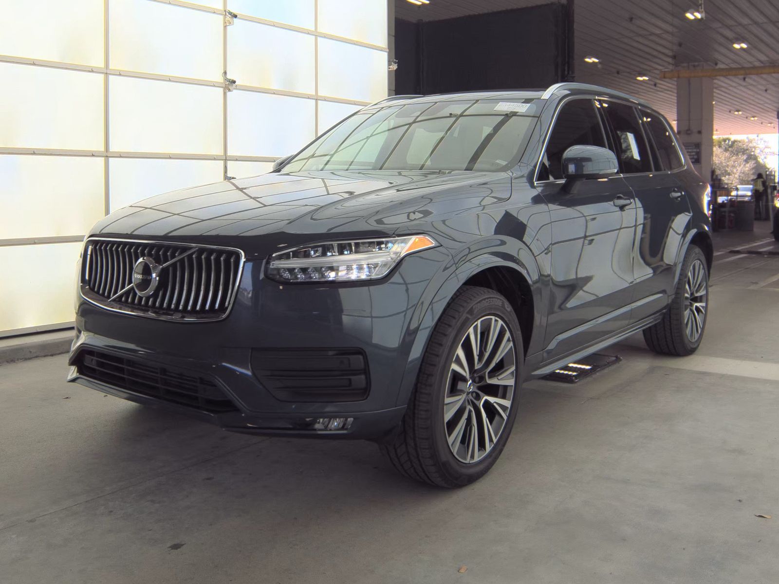 2022 Volvo XC90 T6 Momentum AWD