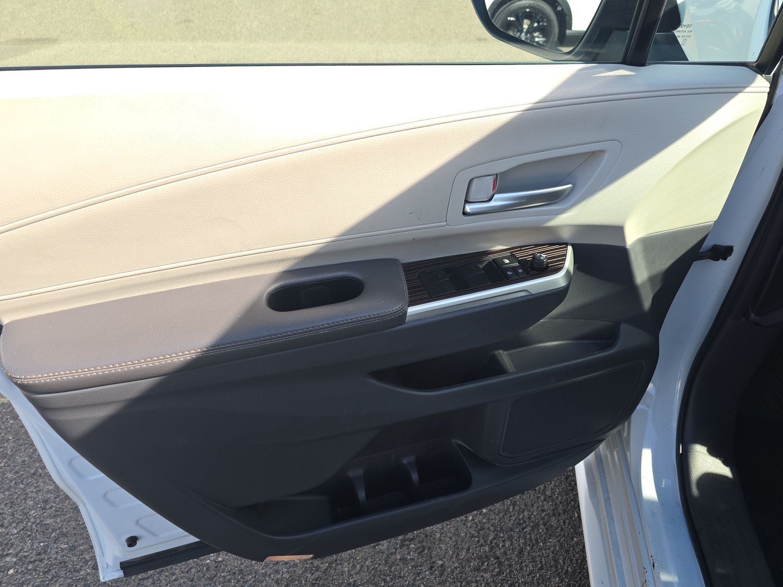 2024 Toyota Sienna XLE FWD