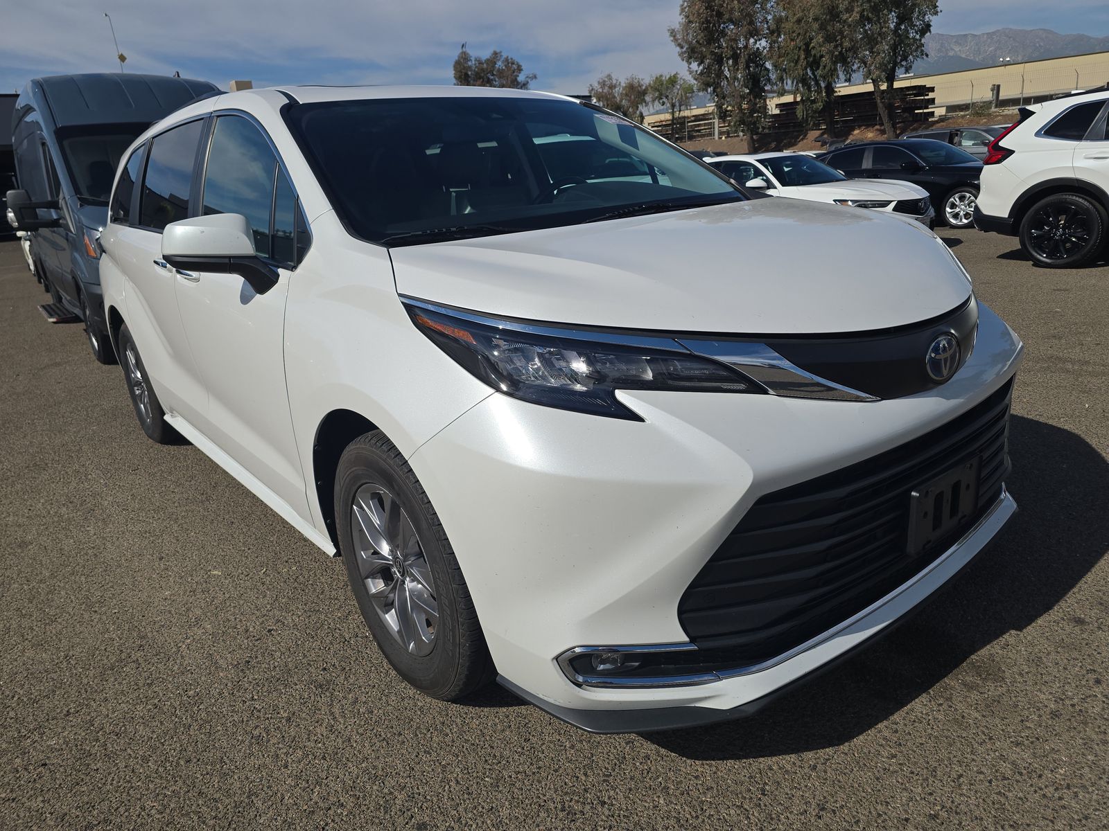 2024 Toyota Sienna XLE FWD