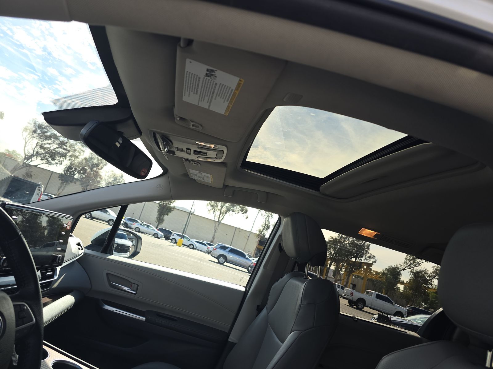 2024 Toyota Sienna XLE FWD