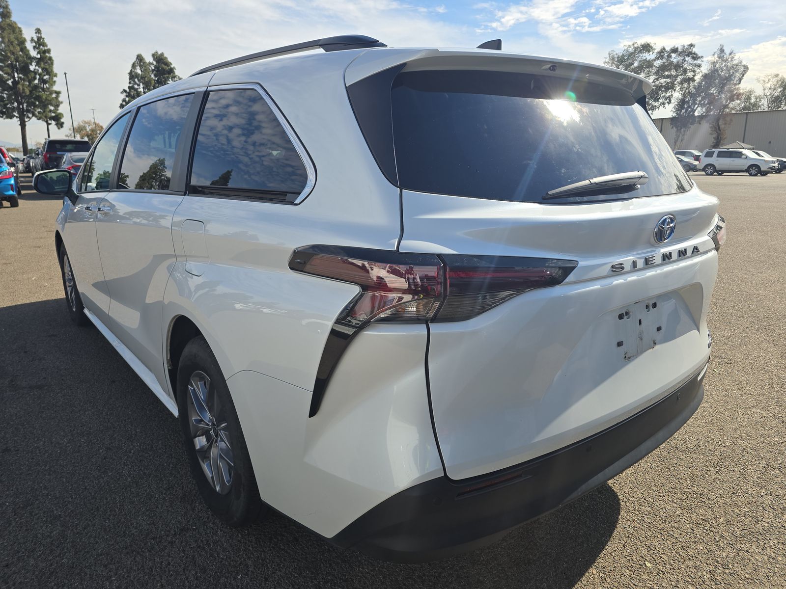 2024 Toyota Sienna XLE FWD
