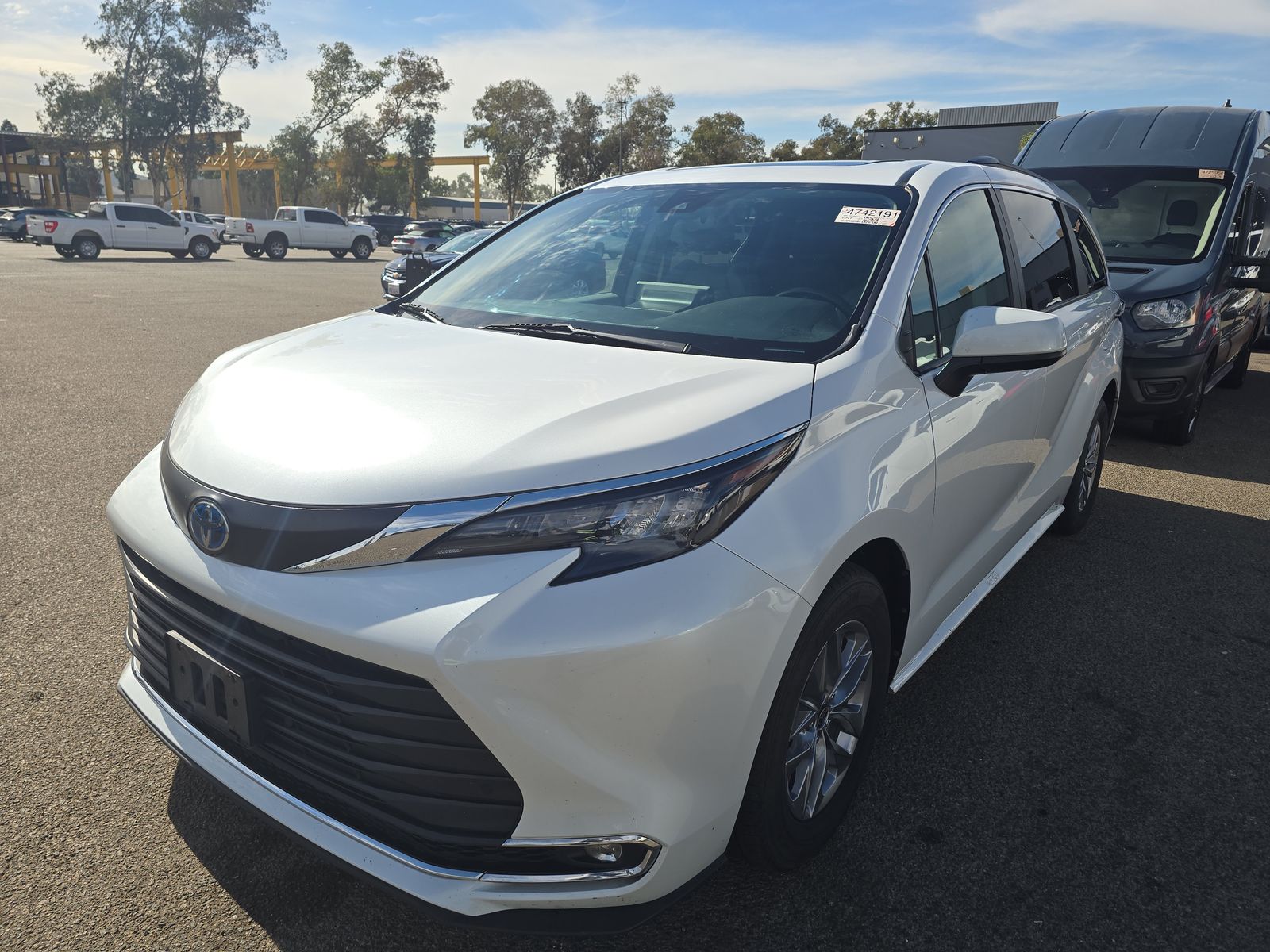 2024 Toyota Sienna XLE FWD