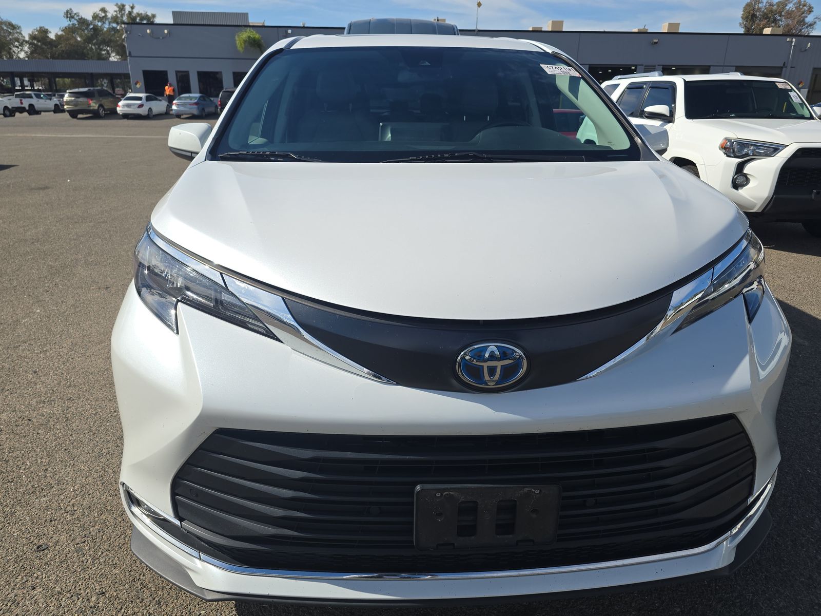 2024 Toyota Sienna XLE FWD