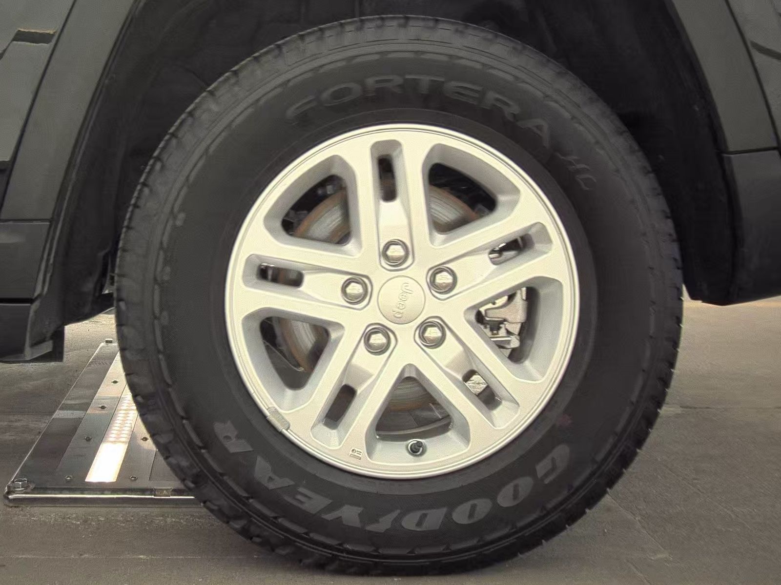 2025 Jeep Grand Cherokee Laredo RWD