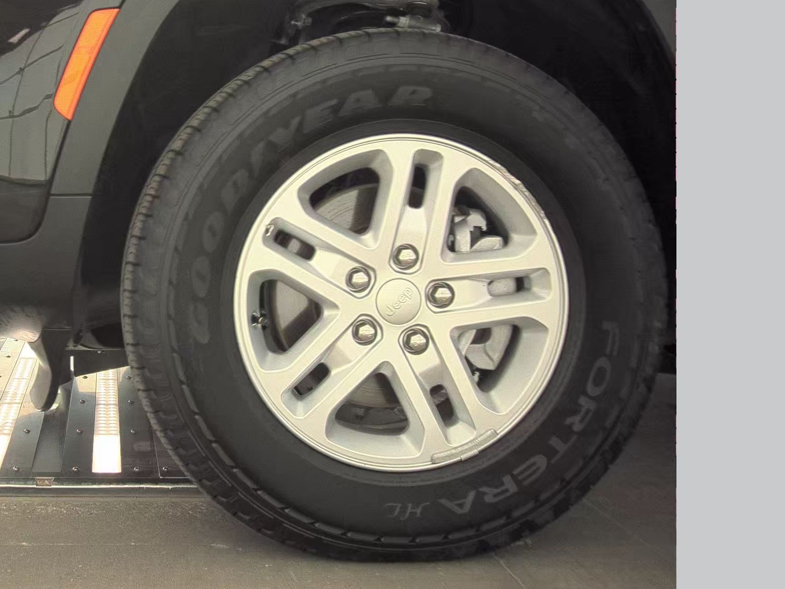 2025 Jeep Grand Cherokee Laredo RWD