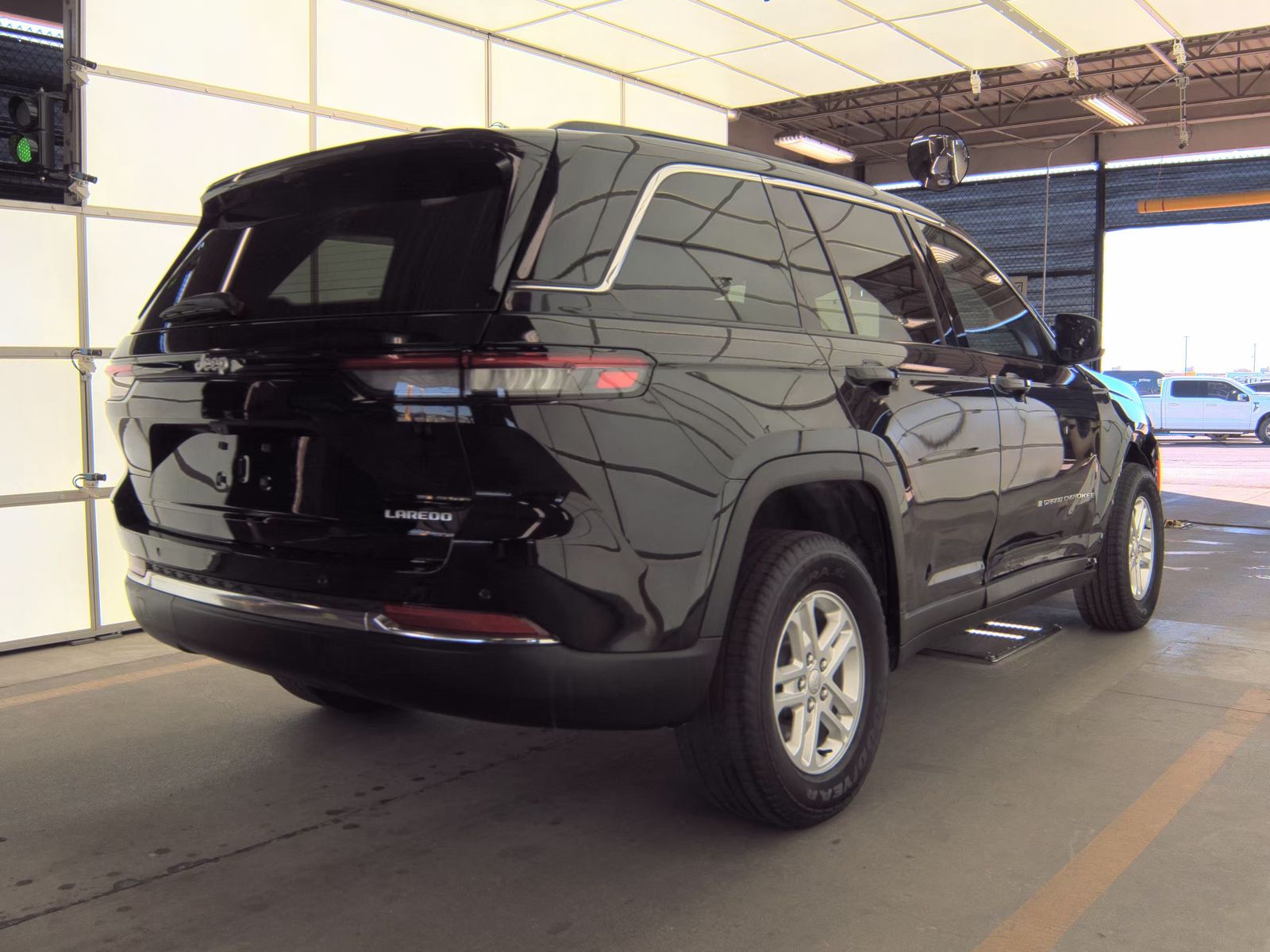 2025 Jeep Grand Cherokee Laredo RWD