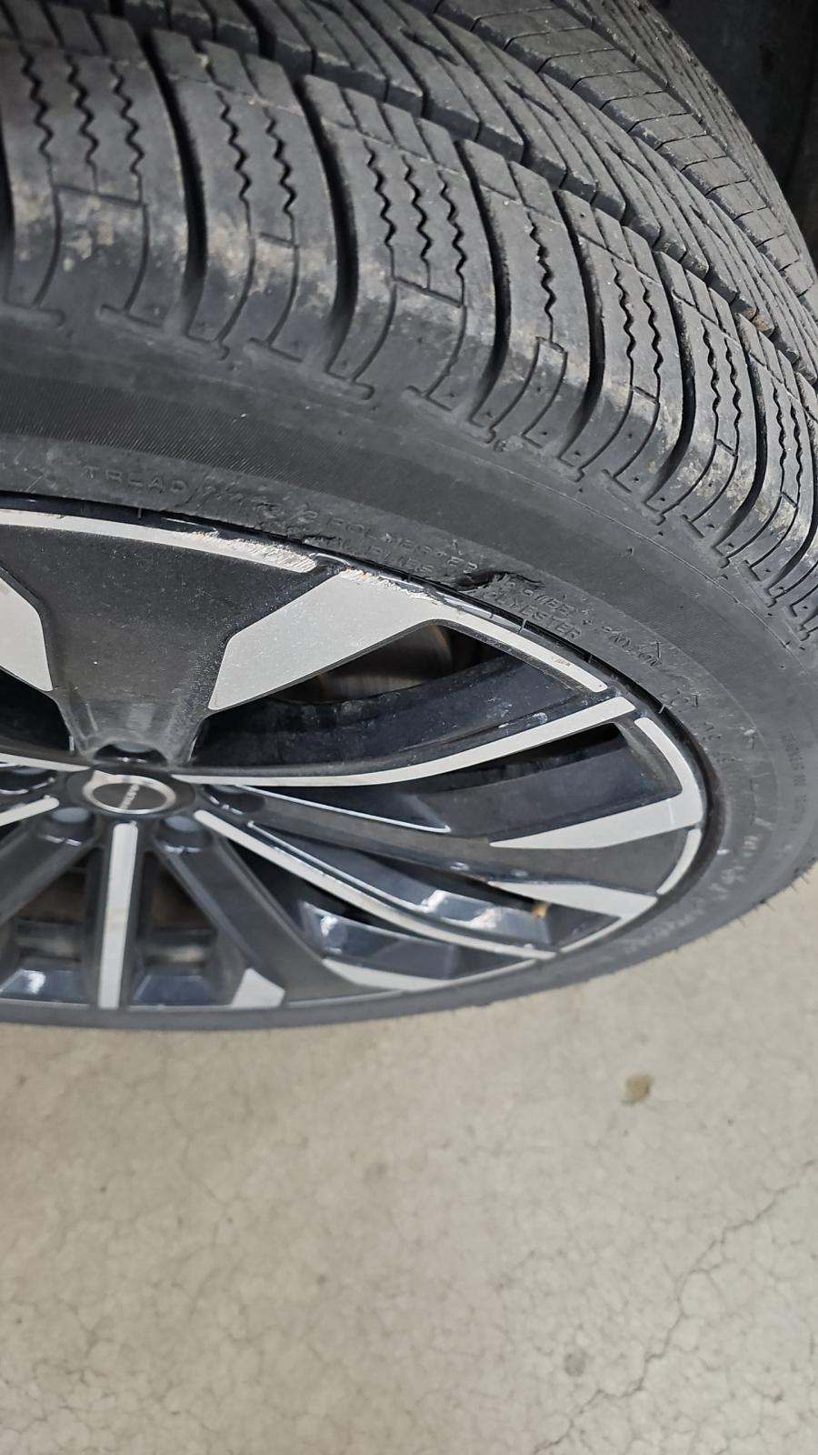 2025 Volvo XC90 B6 Plus AWD